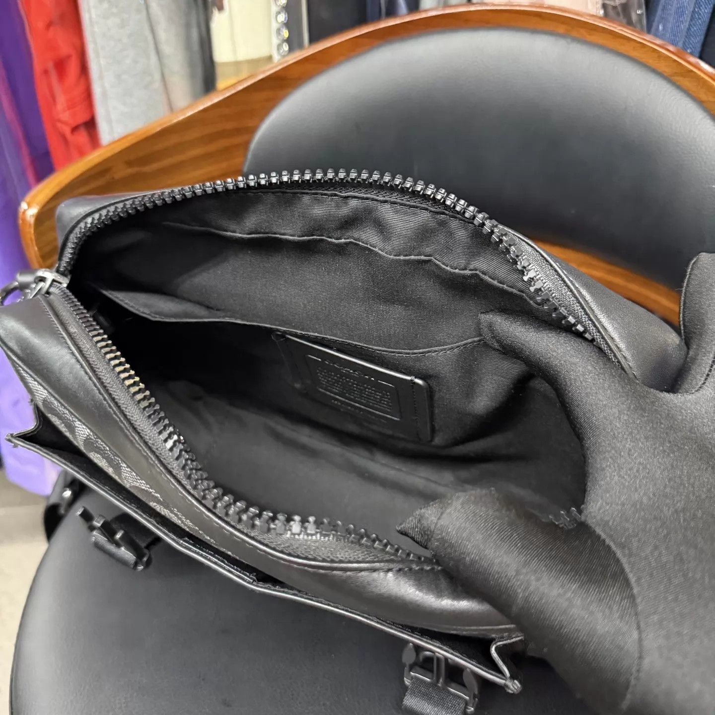 Coach CoachTrackBlackMonogramMessengerBag-GentlyUsed Size ONE SIZE - 8 Thumbnail