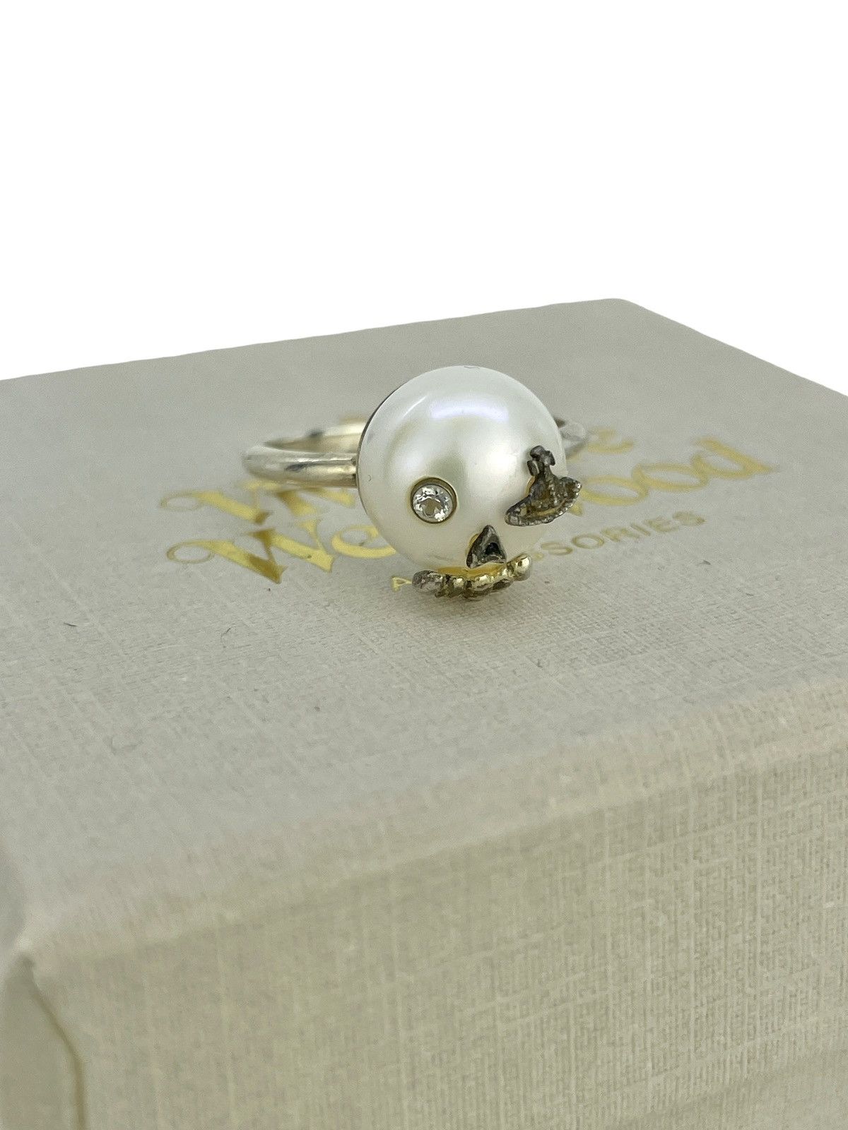 Vivienne Westwood 925 Pearl Skull Orb Ring Size ONE SIZE - 6 Thumbnail