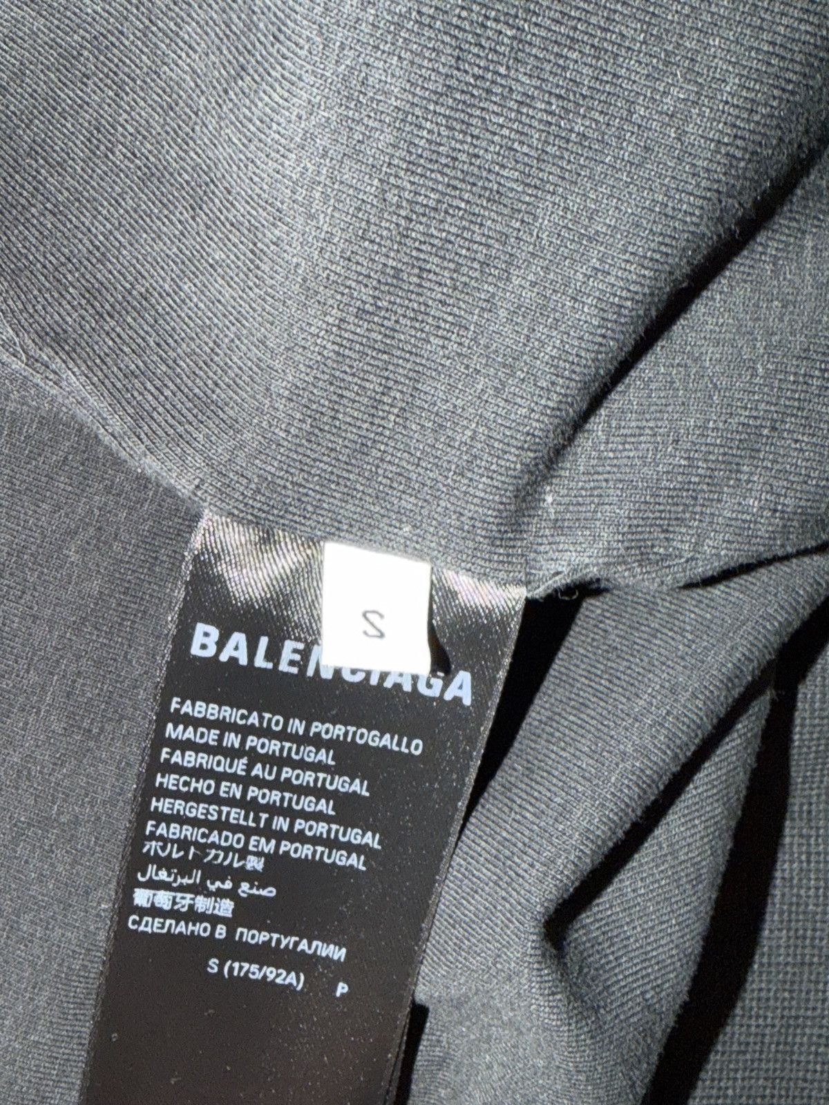 Balenciaga Balenciaga gothic logo distressed zip up hoodie small Size S / US 4 / IT 40 - 4 Thumbnail