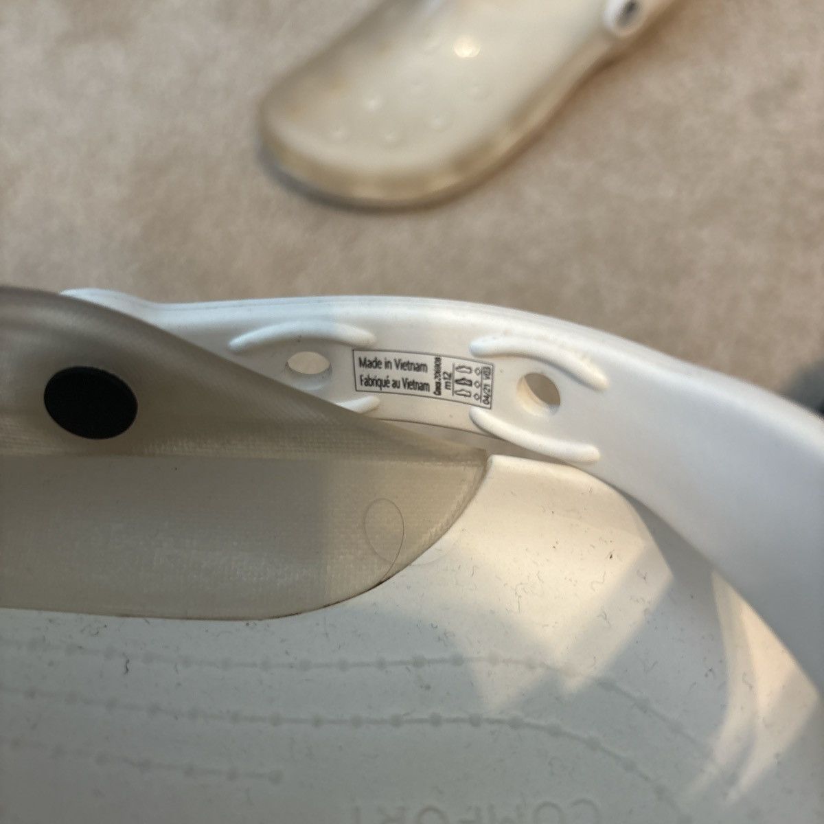 Crocs Tan and cream Crocs clogs Size US 12 / EU 45 - 2 Thumbnail