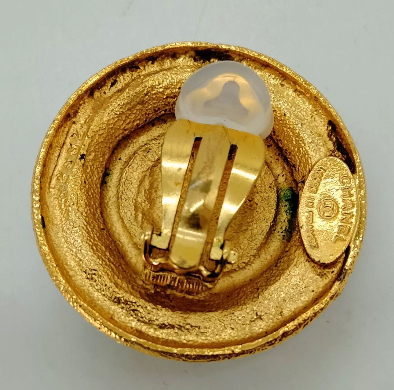 Chanel Chanel Earring Gold Whites Luxury Brand in Mint Condition Size ONE SIZE - 5 Thumbnail