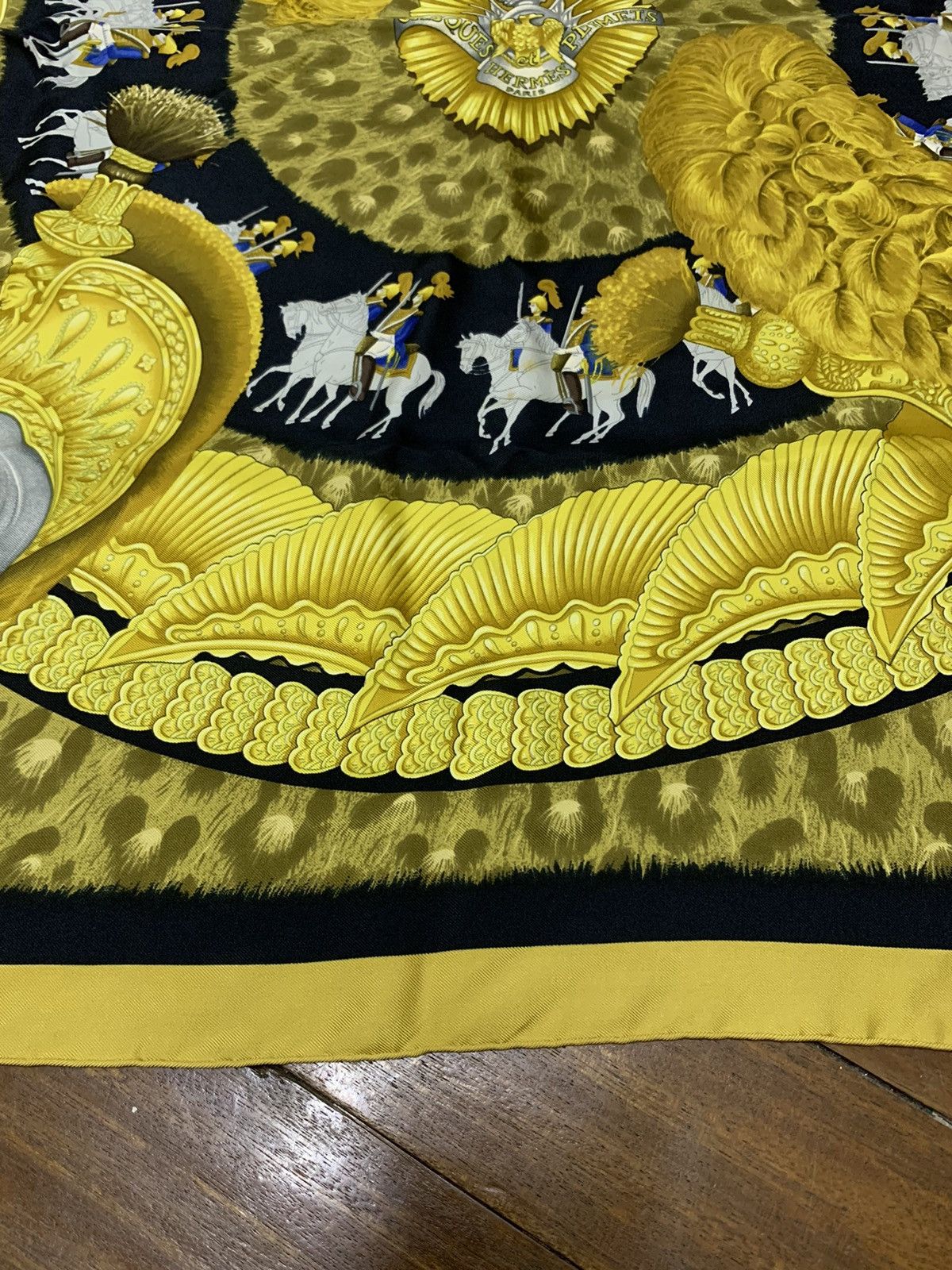 Hermes × Vintage Rare Hermes Silk Scarf Casques Et Plumets Royal Eagle Gold Size ONE SIZE - 5 Thumbnail