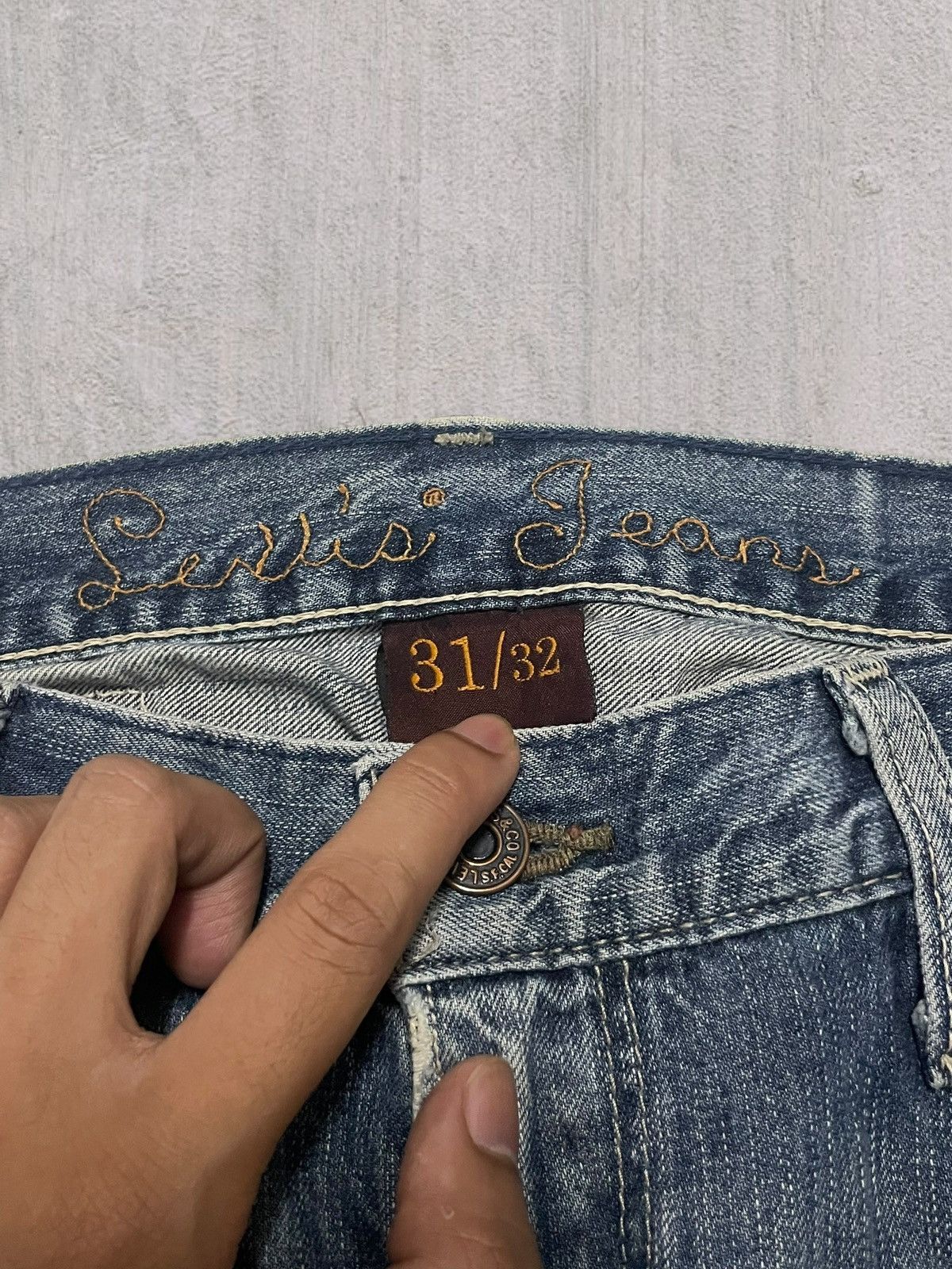 Levi's Vintage Clothing Vintage Levi’s 202 Back Buckle Distressed Blue Wash Jeans Size US 31 - 11 Thumbnail
