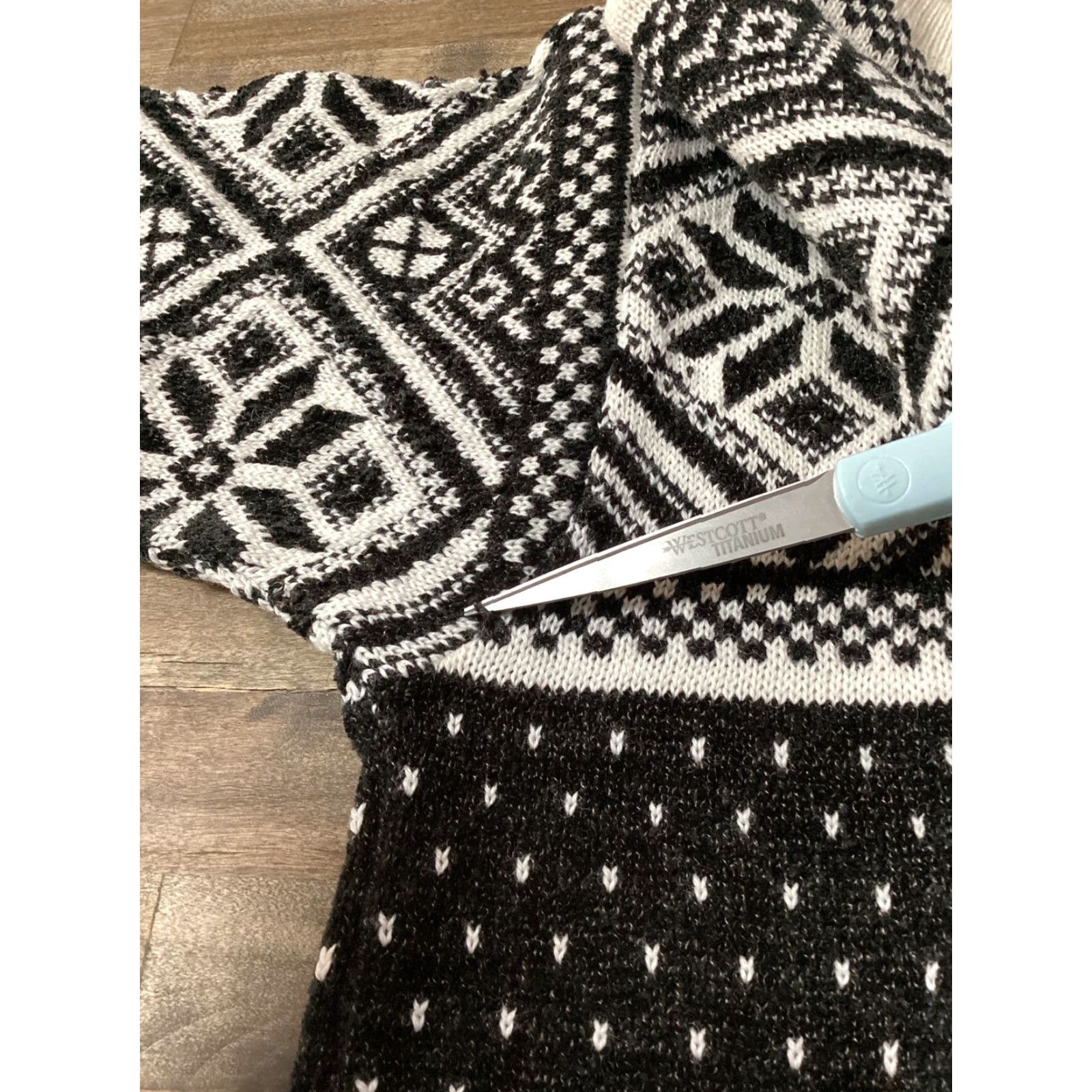 Vintage VINTAGE Silvy Winter Clothing Sweater Unisex Adults M Italy 46 Black Crew Neck Long Sleeve Nordic Wool Blend Pullover Size US M / EU 48-50 / 2 - 7 Thumbnail