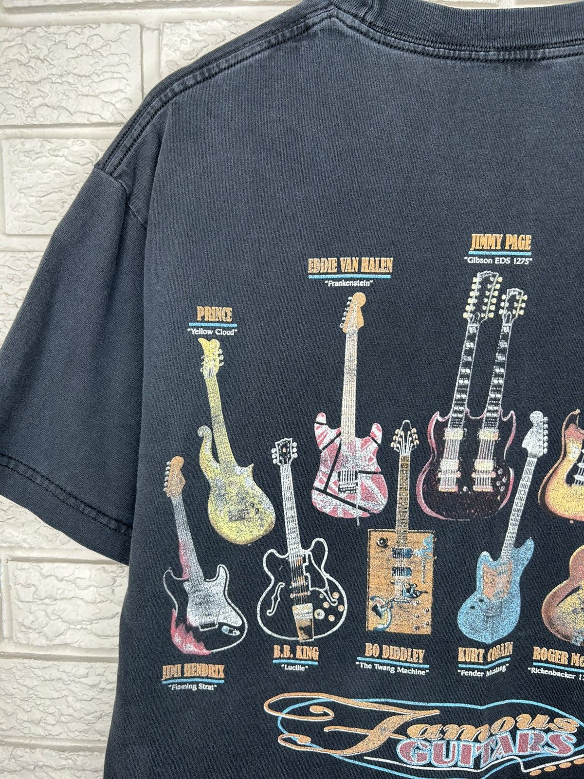 Vintage Vintage Faded Black Famous Guitars Kurt Cobain T Shirt Size US L / EU 52-54 / 3 - 6 Thumbnail