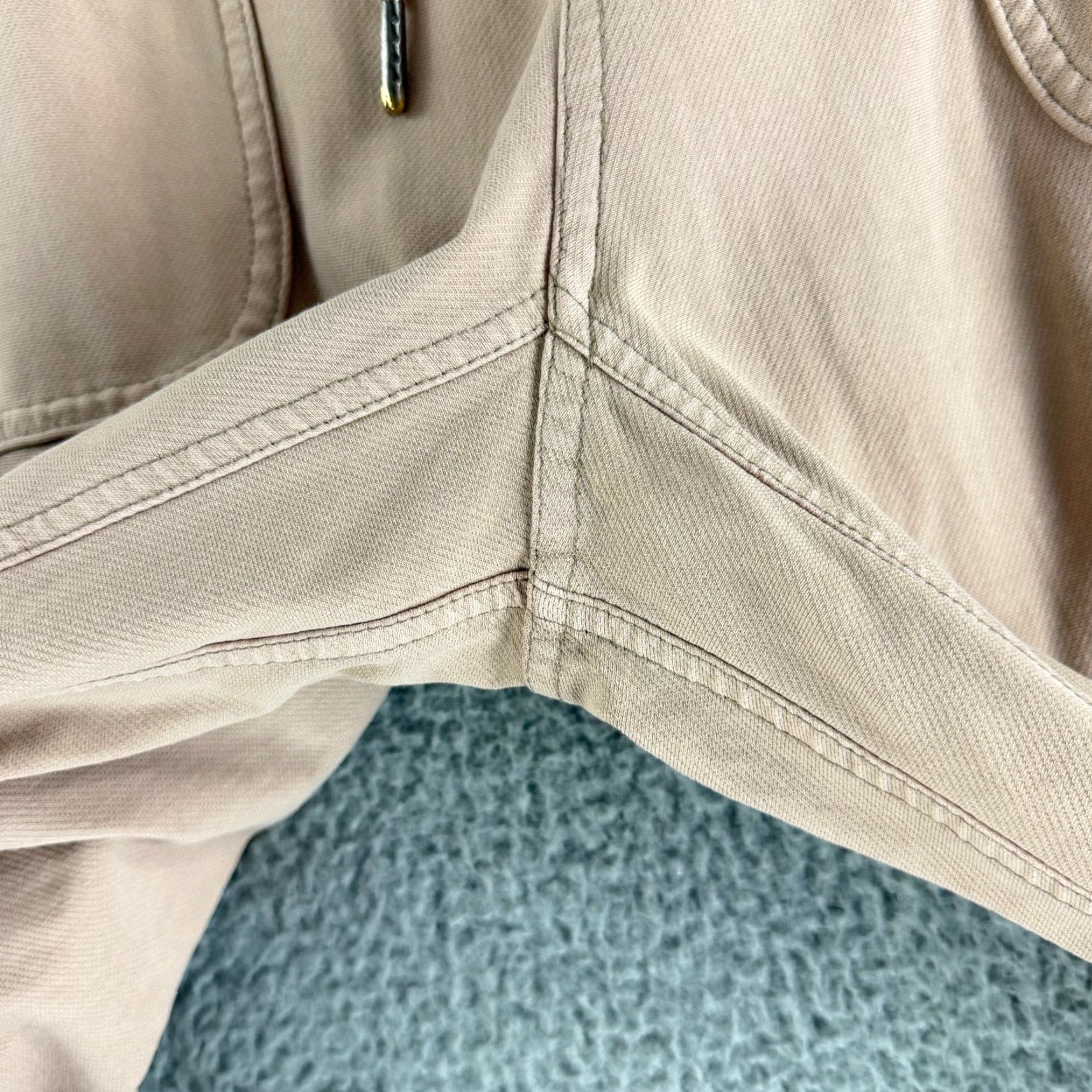Athleta Athleta Farallon Cargo Crop Pants Womens Size 6 Beige Pull On Casual Size 28" / US 6 / IT 42 - 4 Thumbnail