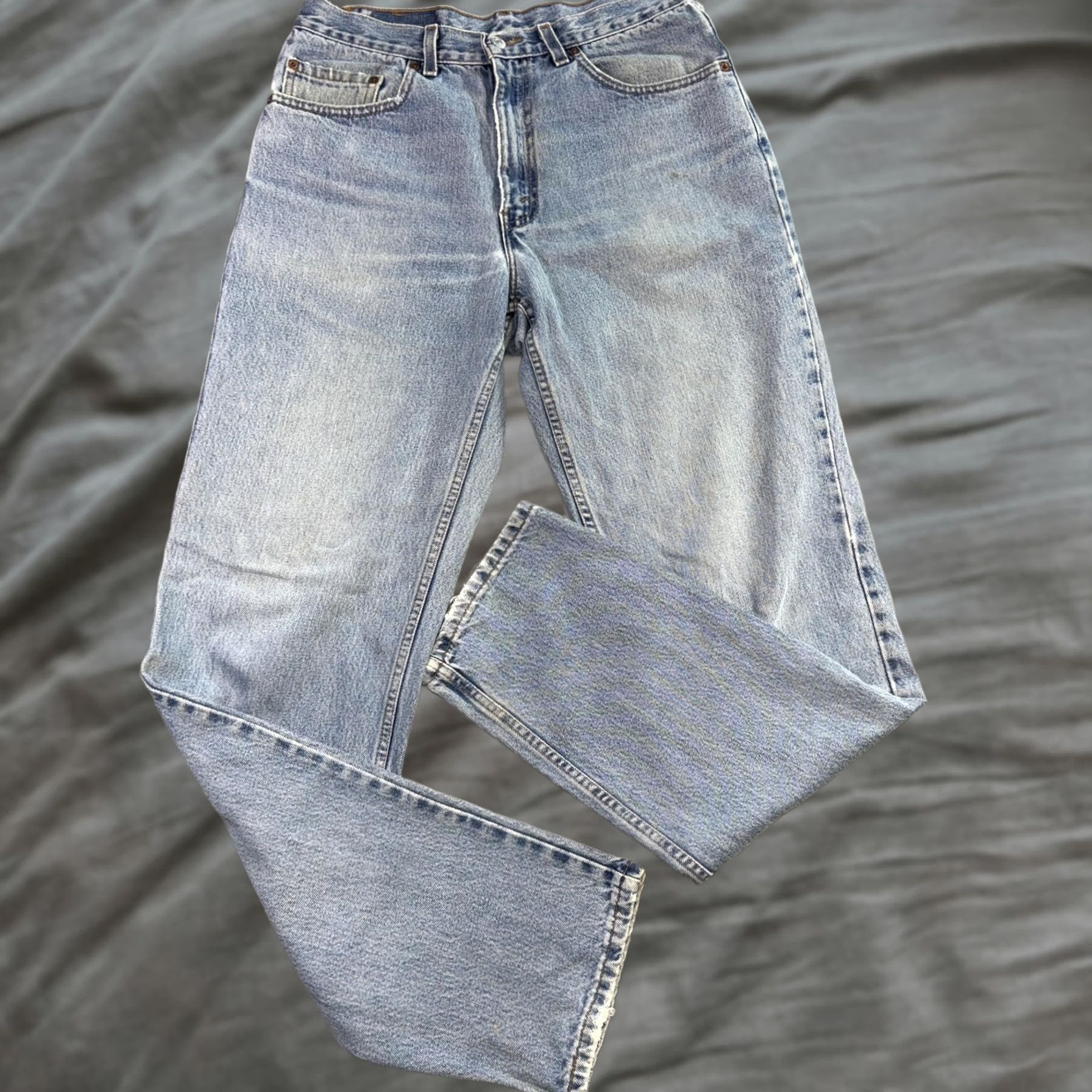 Levi's VINTAGE Levi's Jeans 550 Mens 34x36 Light Wash Relaxed Fit Tapered Denim 90s Pants Mens Jeans Blue 550 Relaxed Fit Tapered Leg W34 L36 Size US 34 / EU 50 - 1 Thumbnail
