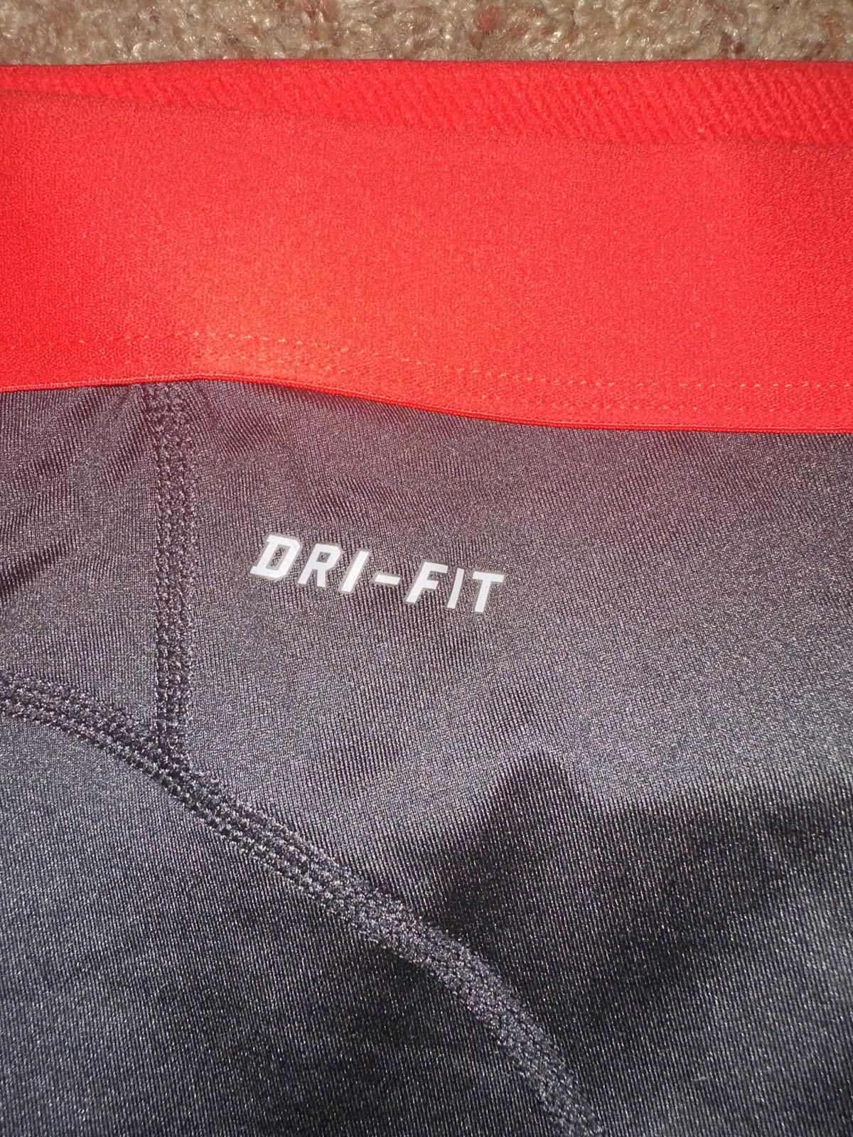 Nike Nike Women's Dri-Fit Pro 3 Big Dot Training Shorts Size 26" / US 2 / IT 38 - 7 Thumbnail