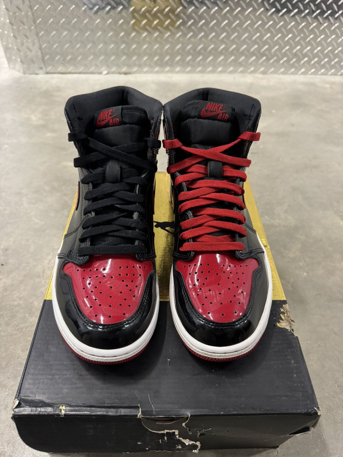 Jordan Brand Jordan 1 Retro High OG Patent Bred Size 10 Size US 10 / EU 43 - 4 Thumbnail