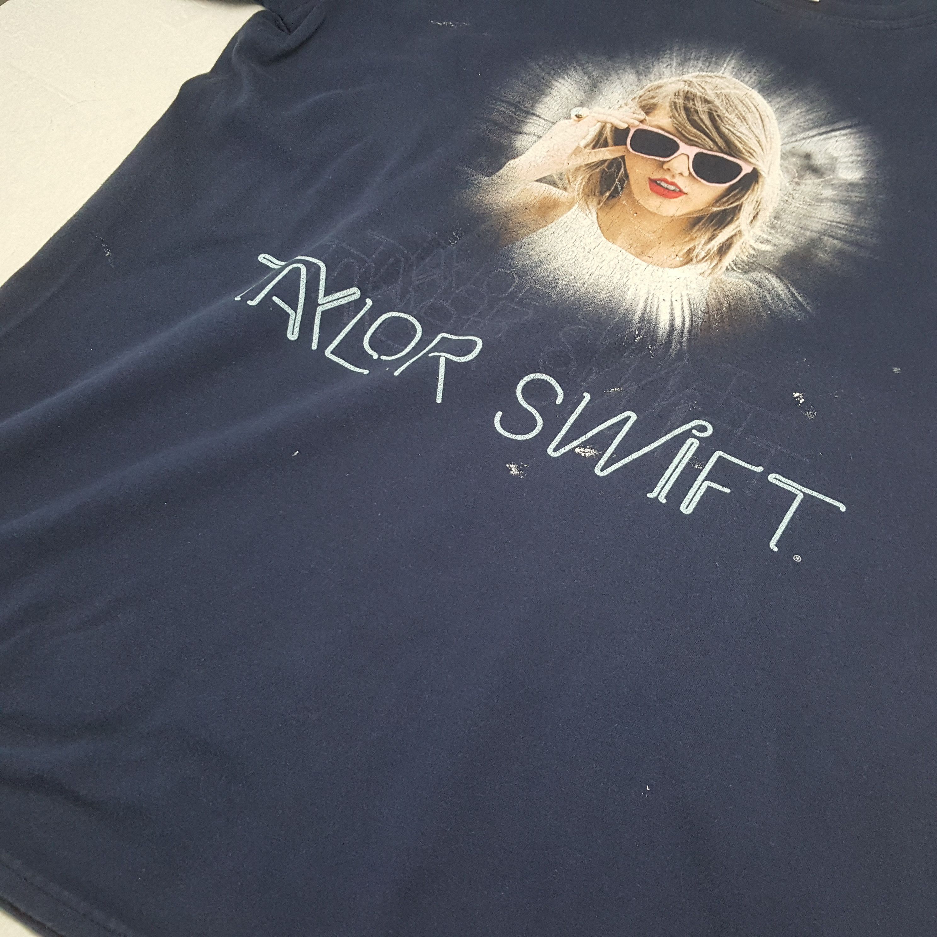 Band Tees Taylor Swift Singer Music Tour Tshirt C301N2 Size US M / EU 48-50 / 2 - 7 Thumbnail