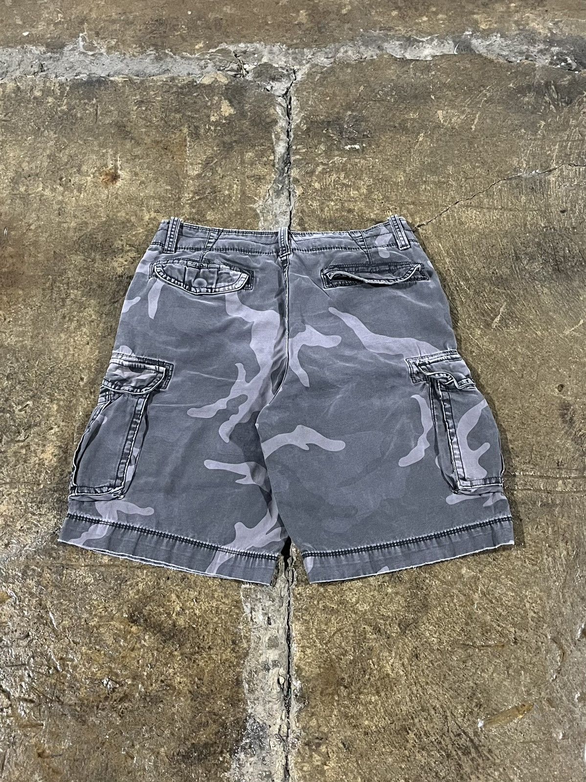 Vintage Crazy Y2K Baggy Camo Cargo Shorts JNCO Skater Essential Size US 32 / EU 48 - 2 Thumbnail