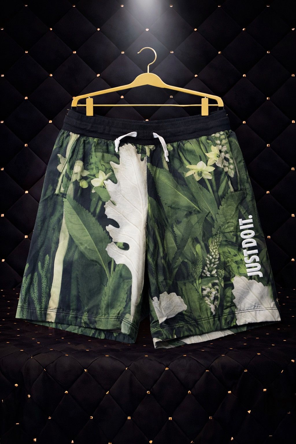 Nike NIKE JUST DO IT TROPICAL FLORAL SWIM TRUNK SHORTS Size US 30 / EU 46 - 1 Preview
