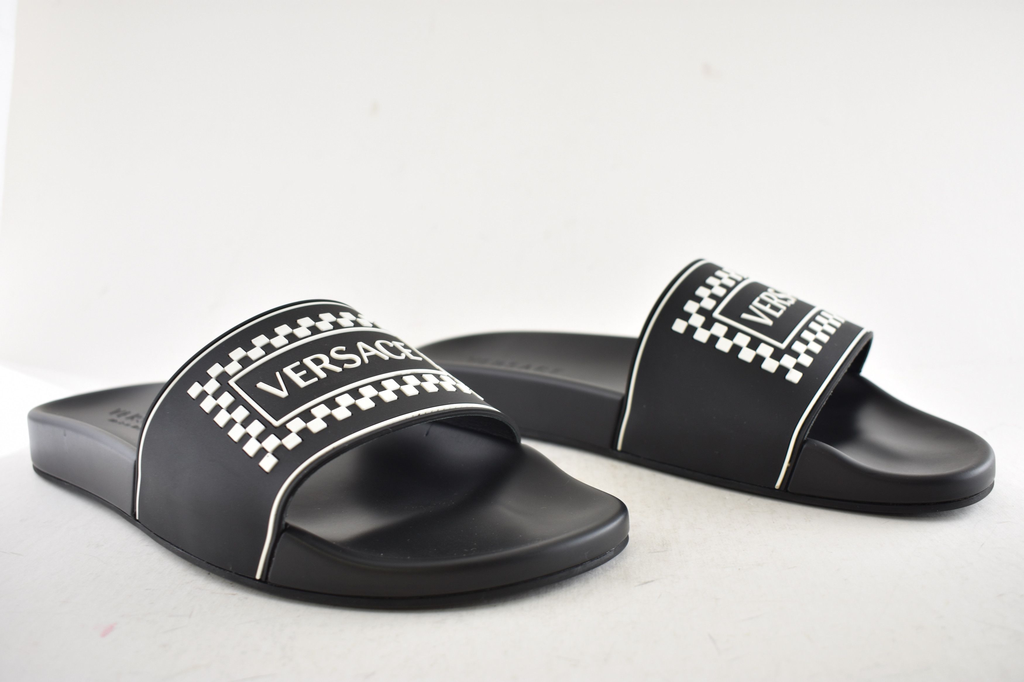 Versace White 90s Logo Rubber Slide Pool Sandal Flip Flop Flat 44 11 Size US 11 / EU 44 - 4 Thumbnail