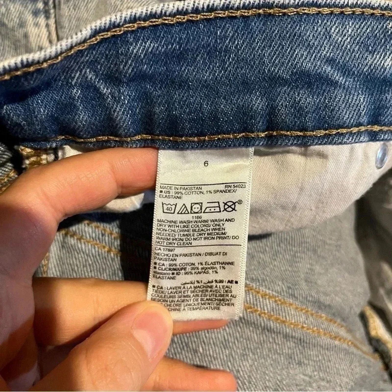 Old Navy OLD NAVY Sky-Hi Short 6 Extra High Rise Distressed Cutoffs Size 28" / US 6 / IT 42 - 3 Thumbnail