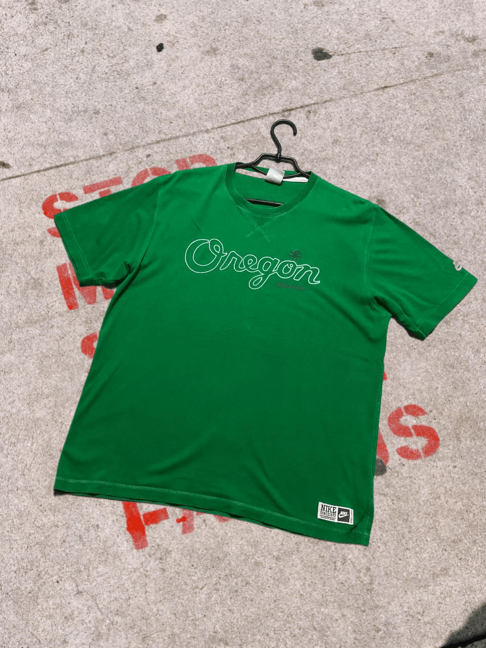 Nike Nike Vintage Streetwear T-Shirt green big logo Size US L / EU 52-54 / 3 - 1 Thumbnail