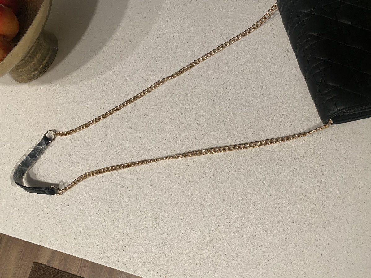 Other Designer Style Crossbody Bag Black with Gold Chain Strap Size ONE SIZE - 5 Thumbnail