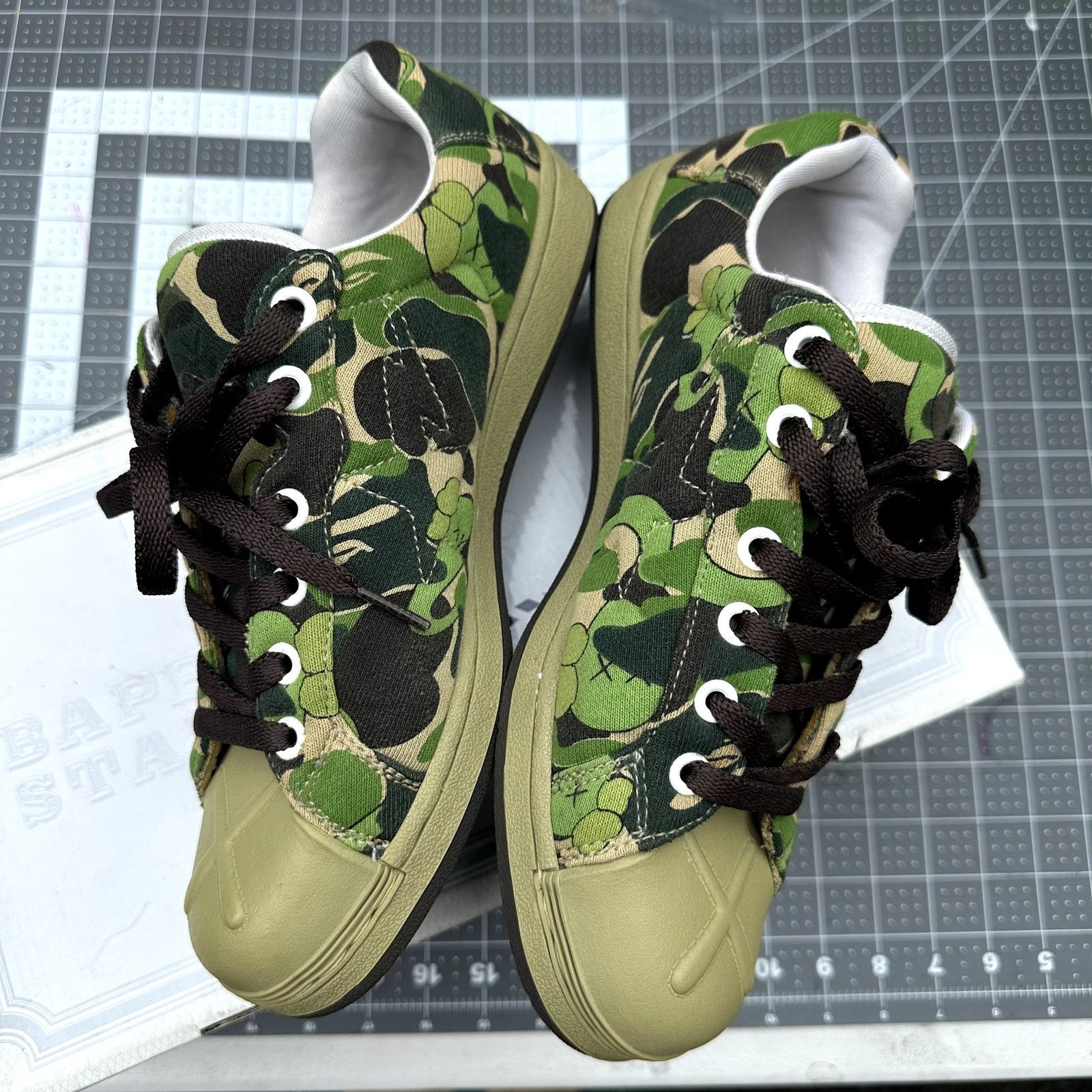 Bape Bape x Kaws Skullsta Size US 9.5 / EU 42-43 - 3 Thumbnail
