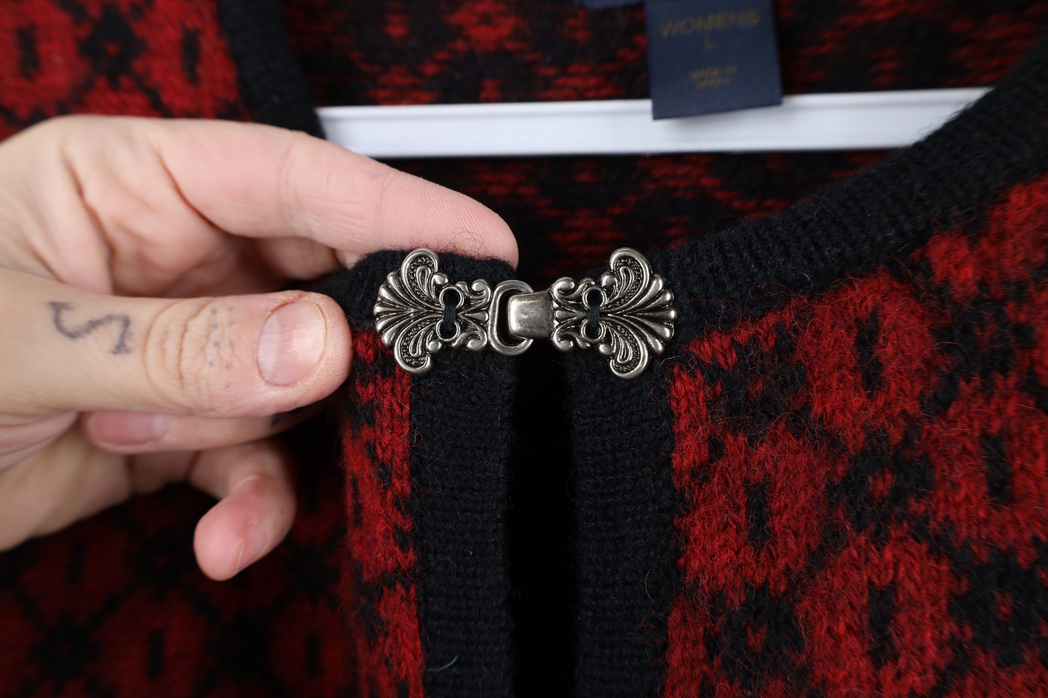 Vintage × Woolrich Woolen Mills Vintage 90s Woolrich Embroidered Knit Clasp Cardigan Sweater Size L / US 10 / IT 46 - 6 Thumbnail