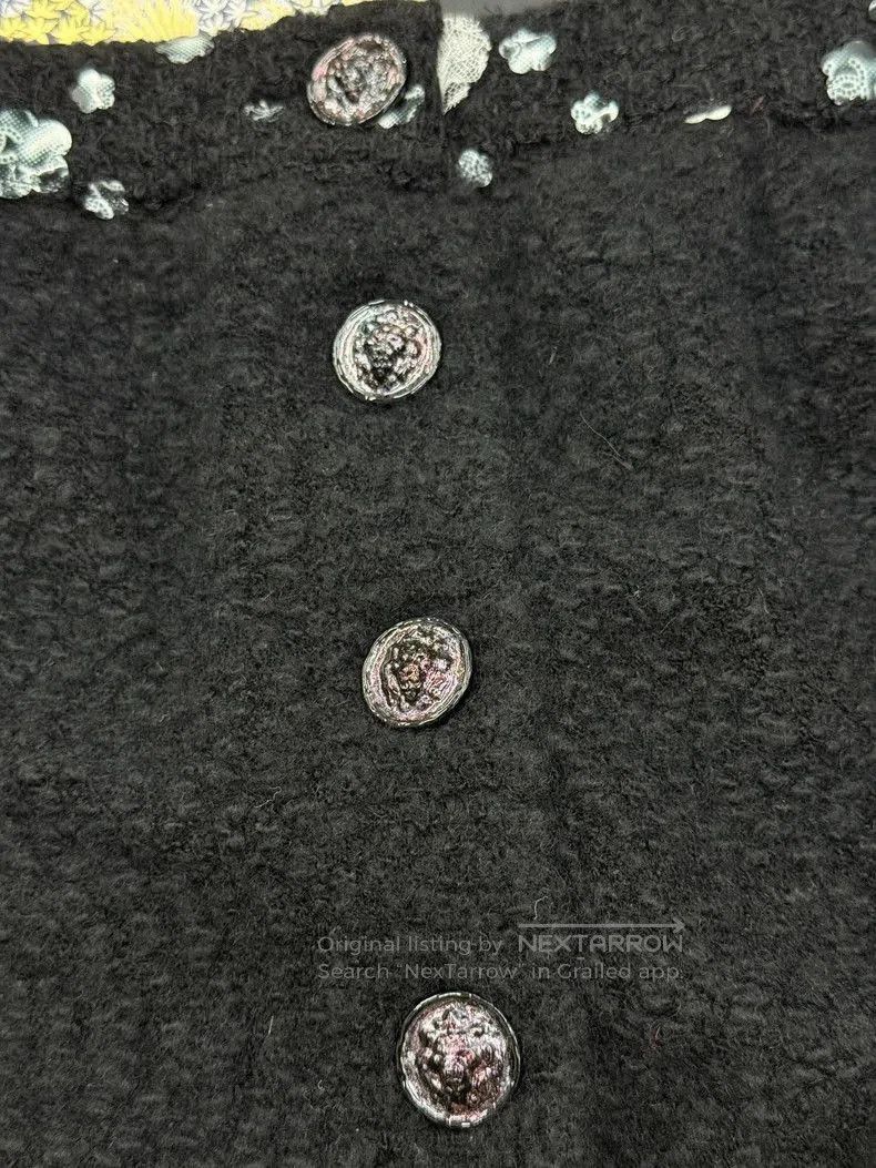 Chanel Chanel Black Lion Buckle Sequin Crop Top. Size US M / EU 48-50 / 2 - 2 Thumbnail