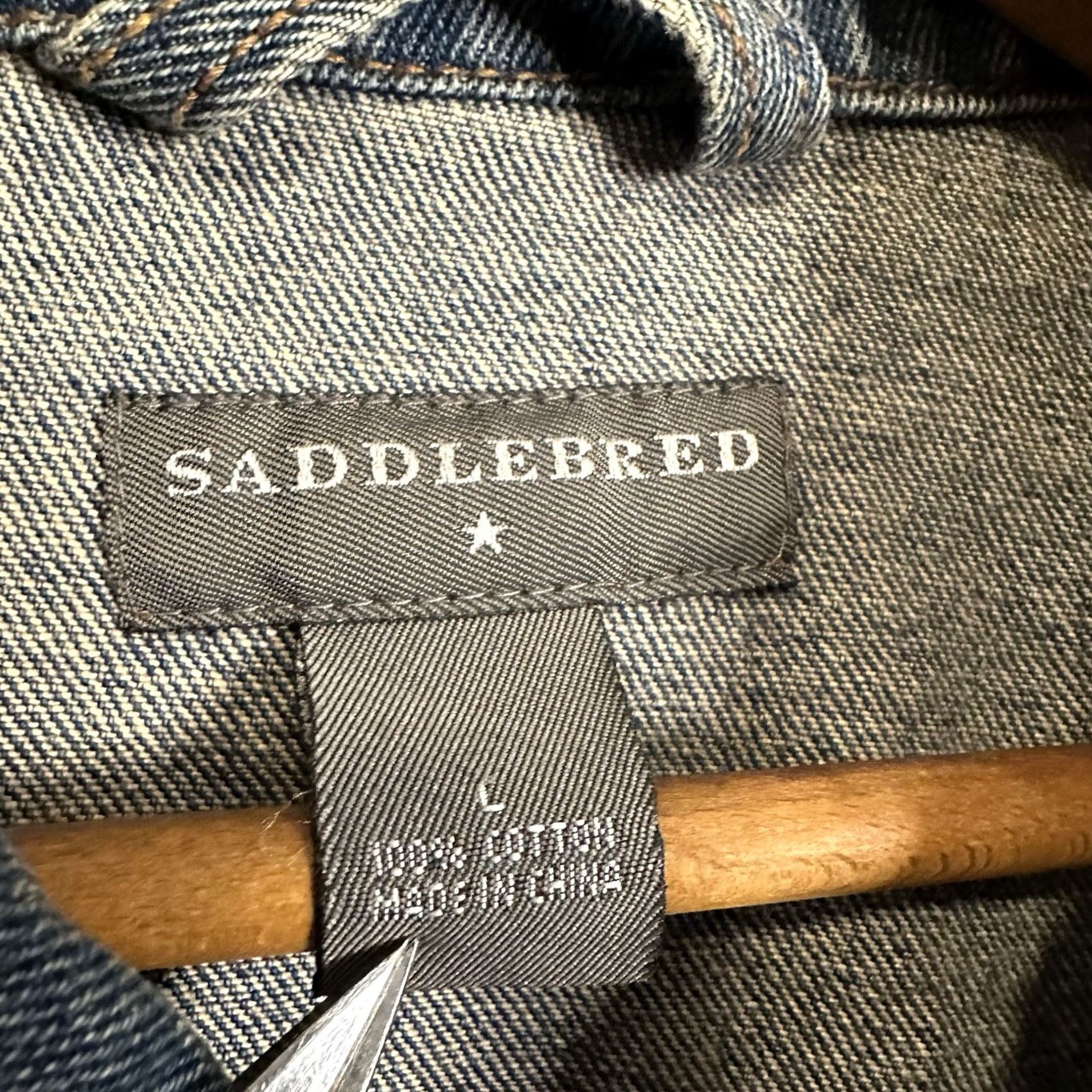 Denime Saddlebred Denim Trucker Jacket Blue Cotton Size L Men’s Jacket Short Button Vintage? No (use measurements) Size US L / EU 52-54 / 3 - 3 Thumbnail