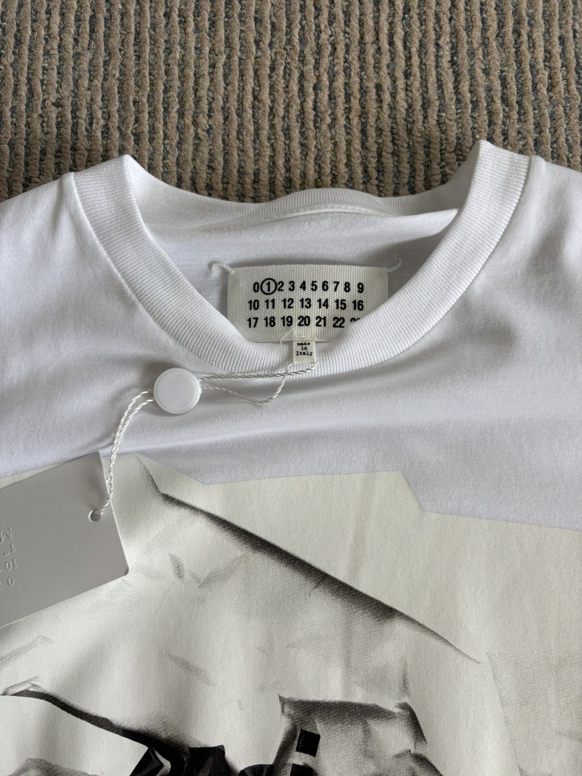 Maison Margiela Crushed Paper Print T-Shirt Size XS / US 0-2 / IT 36-38 - 2 Thumbnail