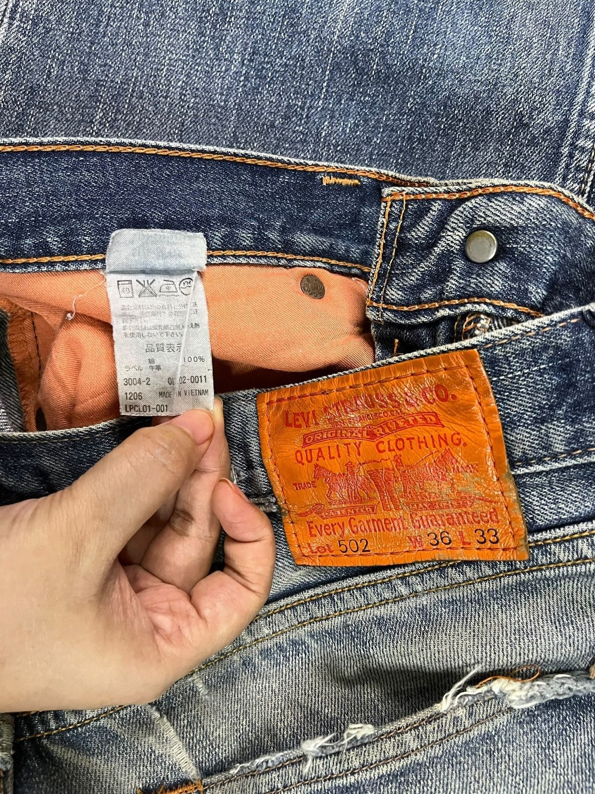 Levi's Vintage Levis 502 Classic Faded Wash Distressed Baggy Jeans Size US 37 - 11 Thumbnail