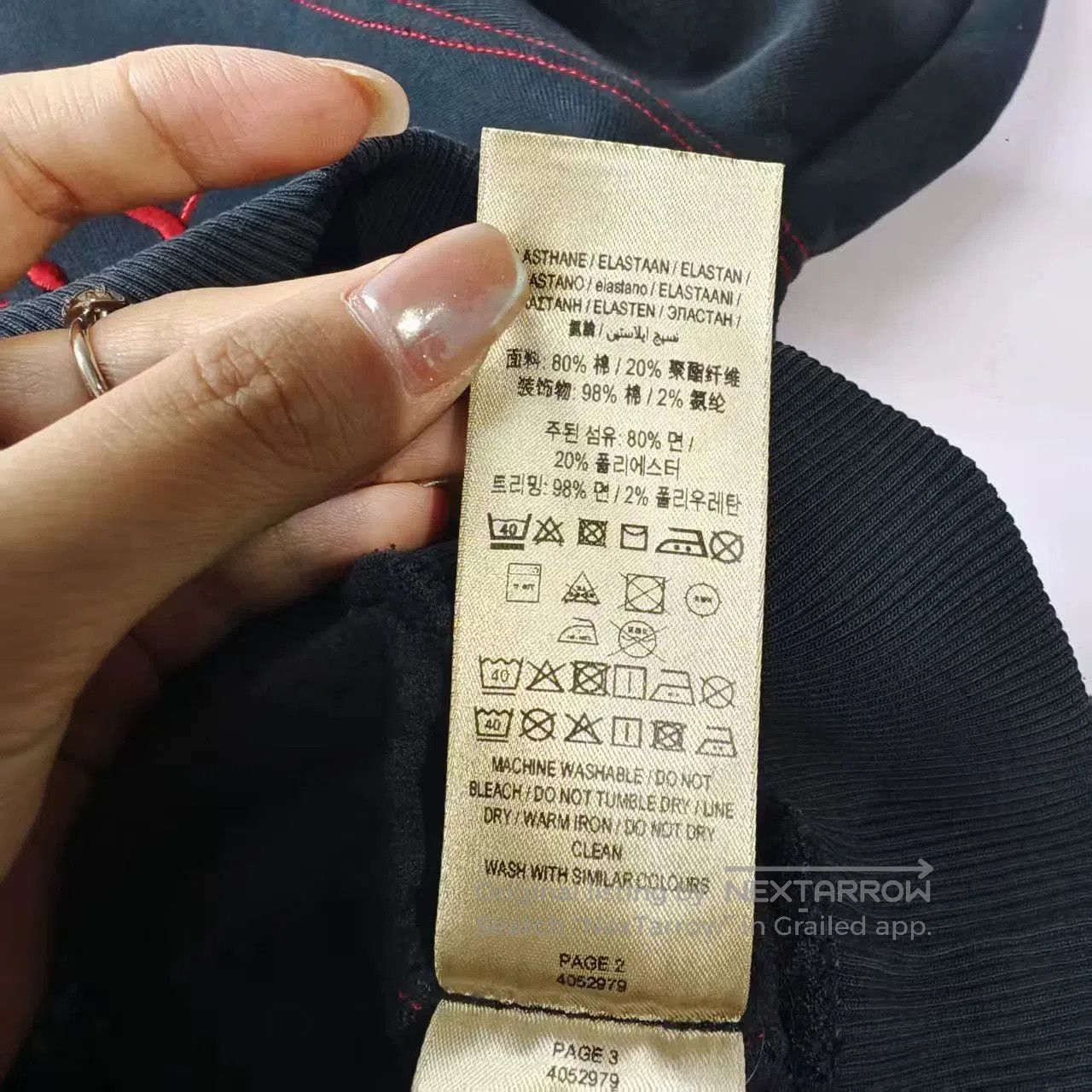 burberry sweatshirt in size small, navy blue.