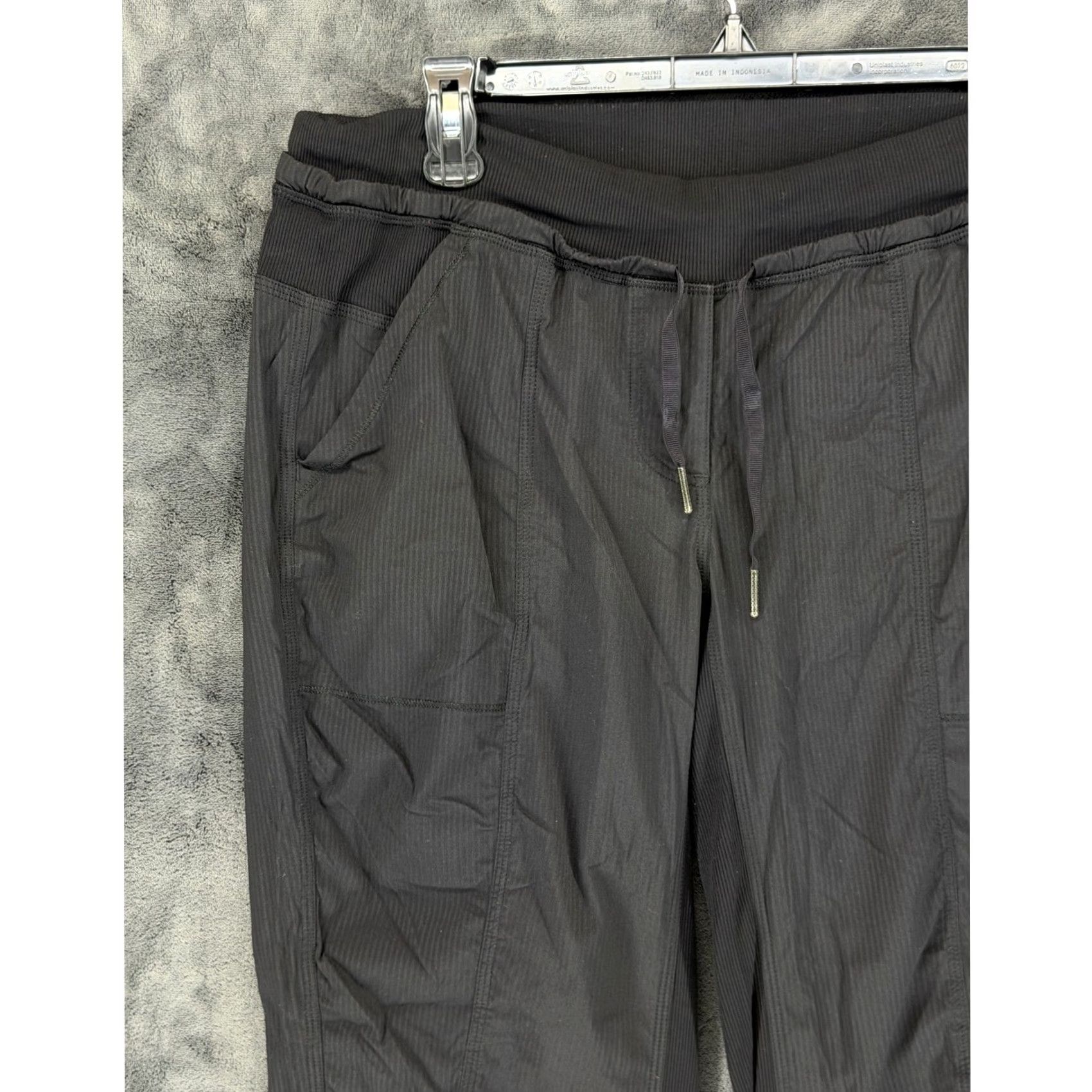 Lululemon Lululemon Beyond the Studio Crop Pants Womens Size 12 Black Pinstripe Joggers Tapered Inseam 26" Drawstring Elastic Waist Pockets Size 34" / US 12 / IT 48 - 4 Thumbnail