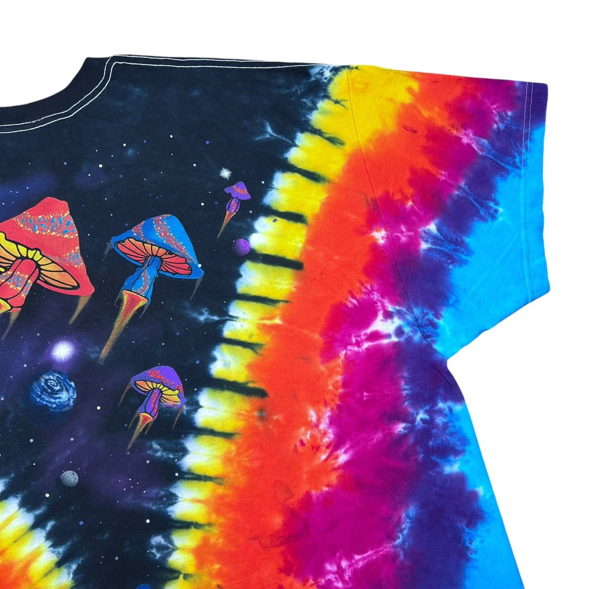 Liquid Blue Vintage 2000s Space Mushroom Psychedelic Liquid Blue T-Shirt Size US XXL / EU 58 / 5 - 13 Thumbnail