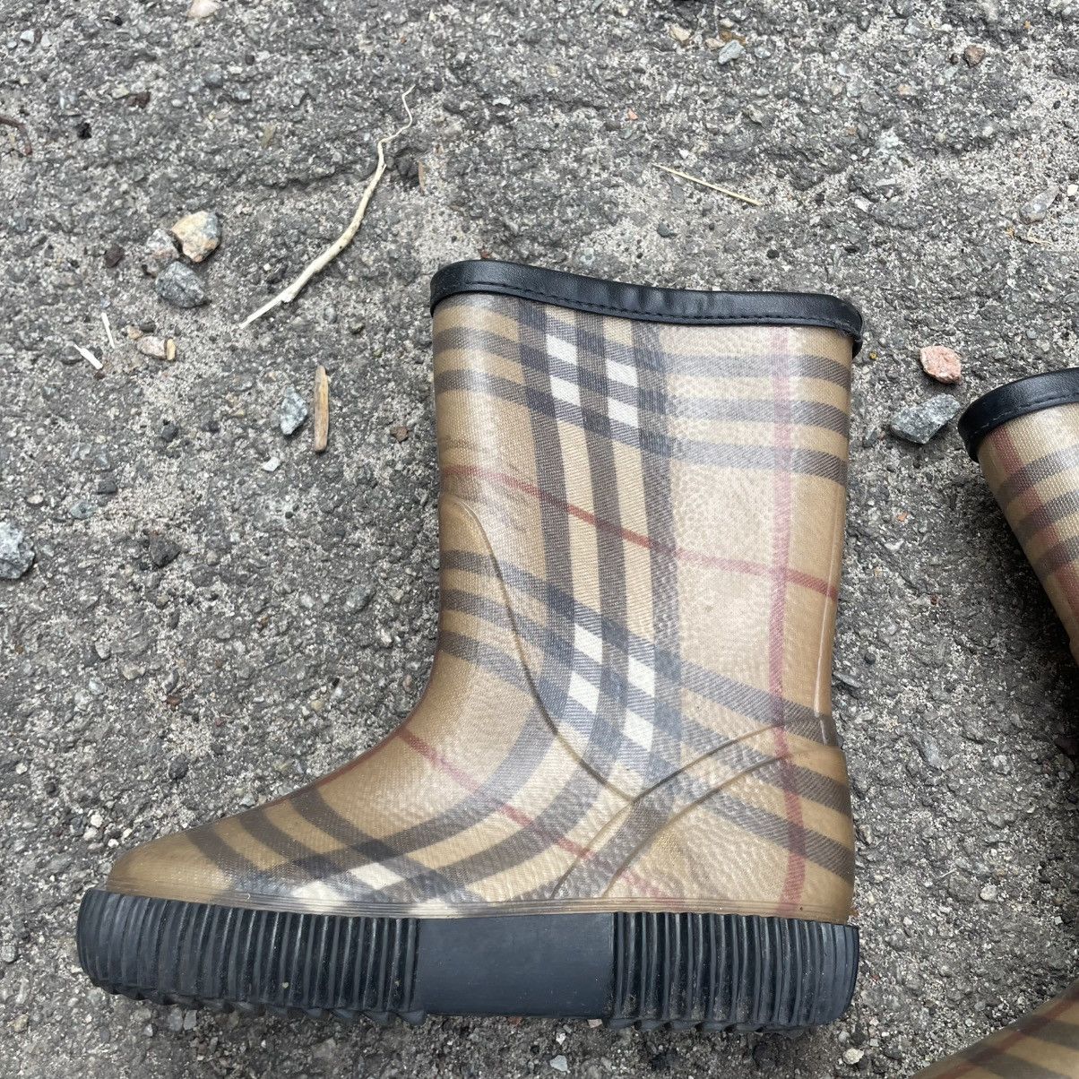 Burberry CHILD 28 Burberry Nova Check Rubber Rain Boots shoes sneaker Size US 4 / IT 34 - 3 Thumbnail