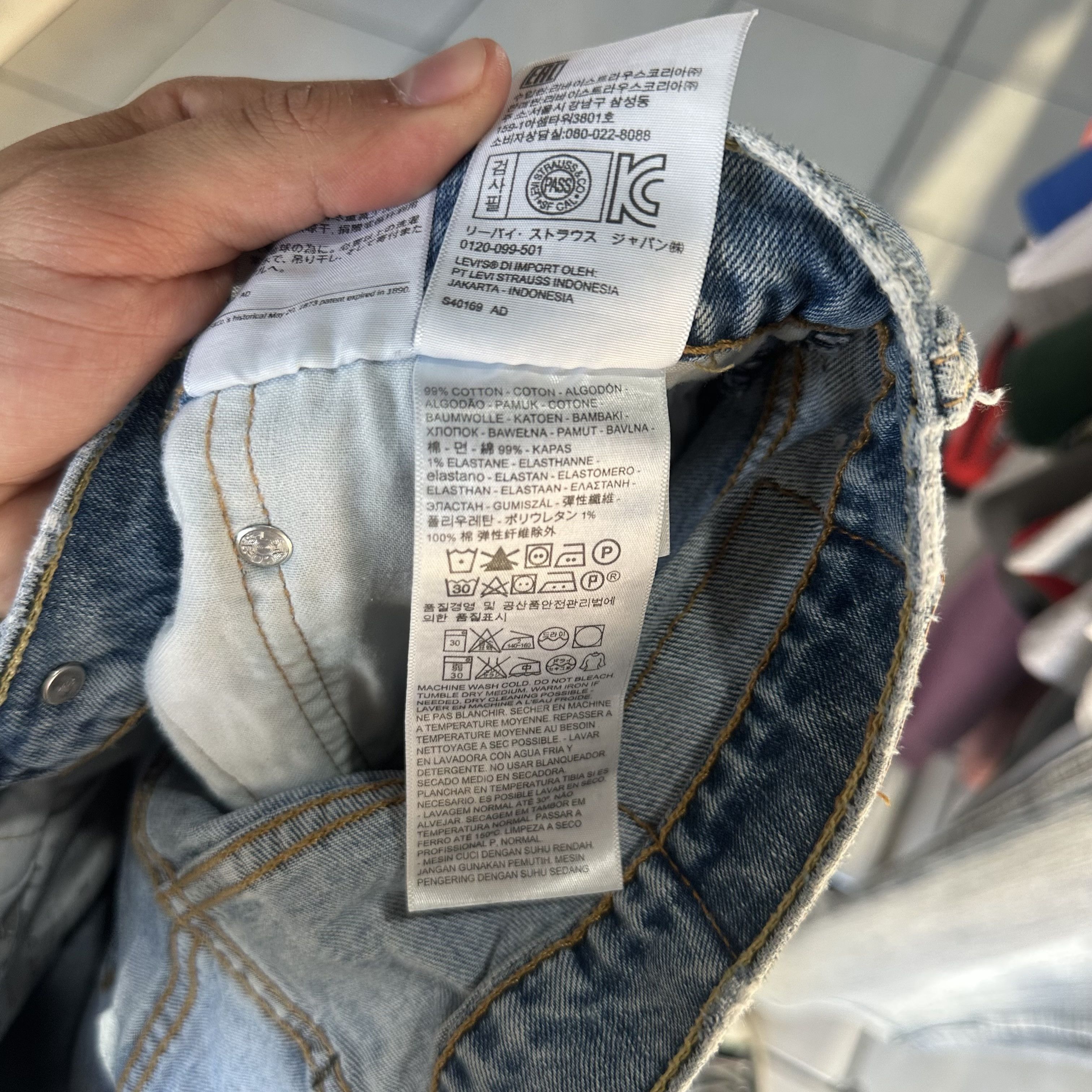 Levi's Vintage Levis 550 Jeans Mens 34x29 Blue Relaxed Fit Tapered Size US 34 / EU 50 - 6 Thumbnail