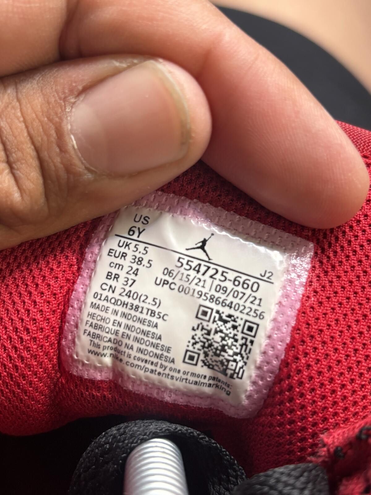 Jordan Brand Air Jordan 1 mid reverse red 2021 GS Size US 6 / EU 39 - 6 Thumbnail