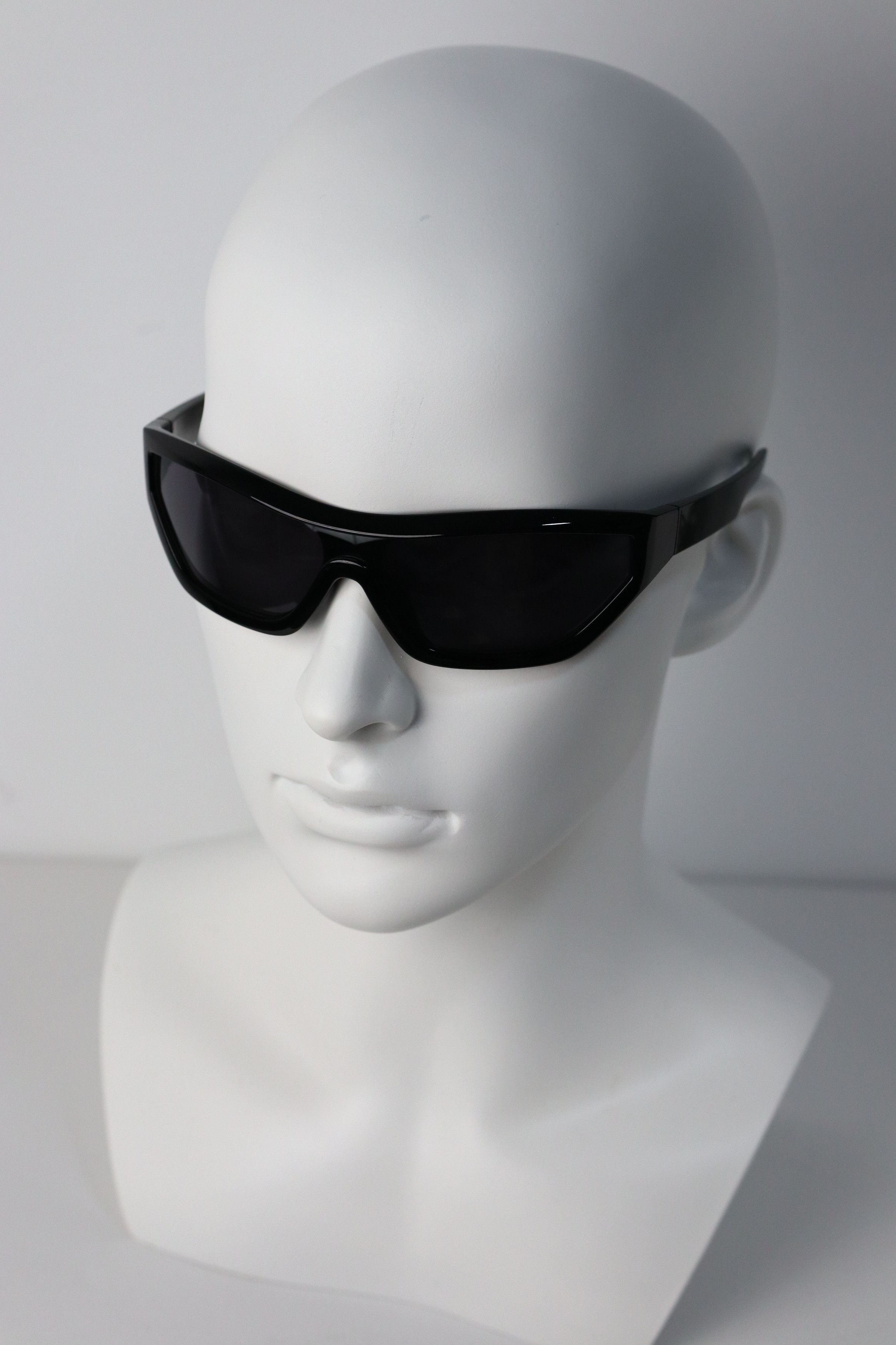 Japanese Brand Y2k Avant Garde Futuristic Rectangle Black Sunglasses OS Size ONE SIZE - 2 Thumbnail