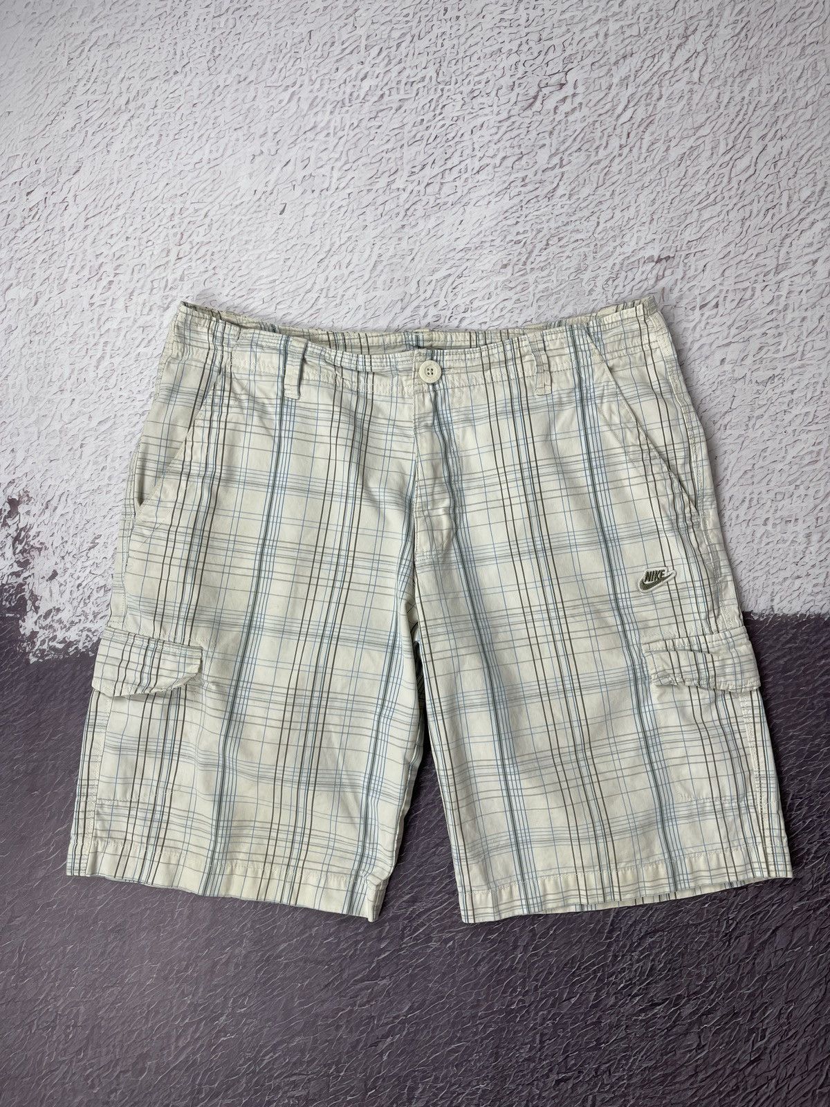 Nike Nike vintage y2k checkered white creamy cargo shorts utility Size US 33 - 1 Thumbnail