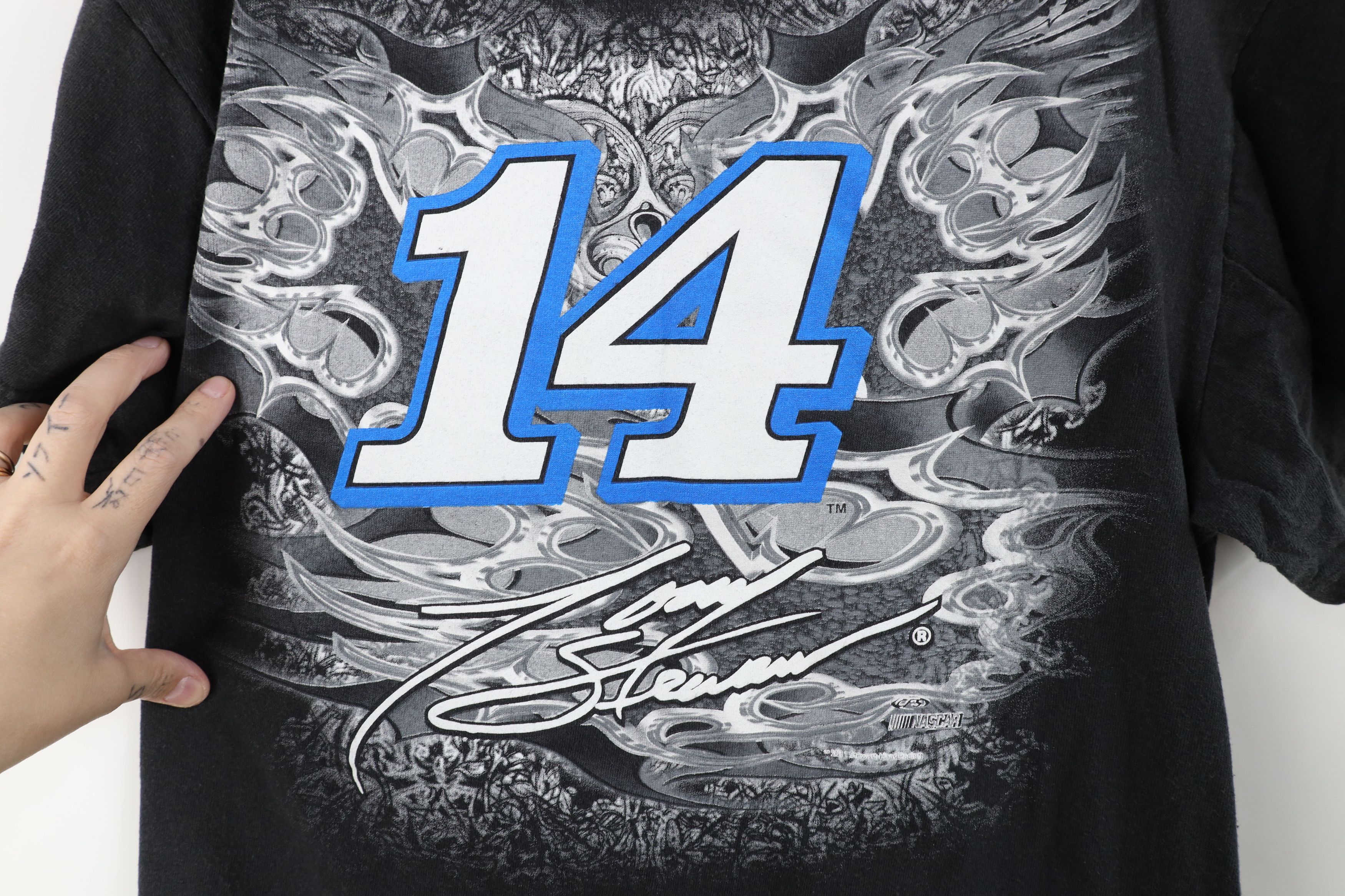 Vintage Vintage Y2K NASCAR Tribal Flames Tony Stewart Racing T-Shirt Size US M / EU 48-50 / 2 - 11 Thumbnail