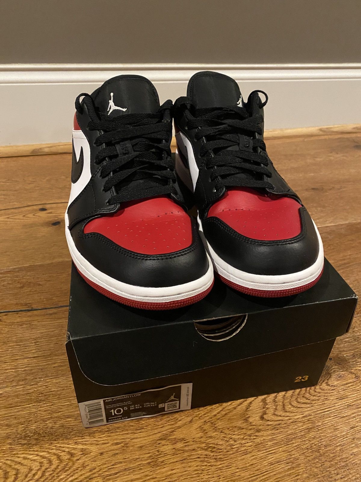 Jordan Brand × Nike Air Jordan 1 Low Bred toe Size 10.5 Size US 10.5 / EU 43-44 - 1 Thumbnail
