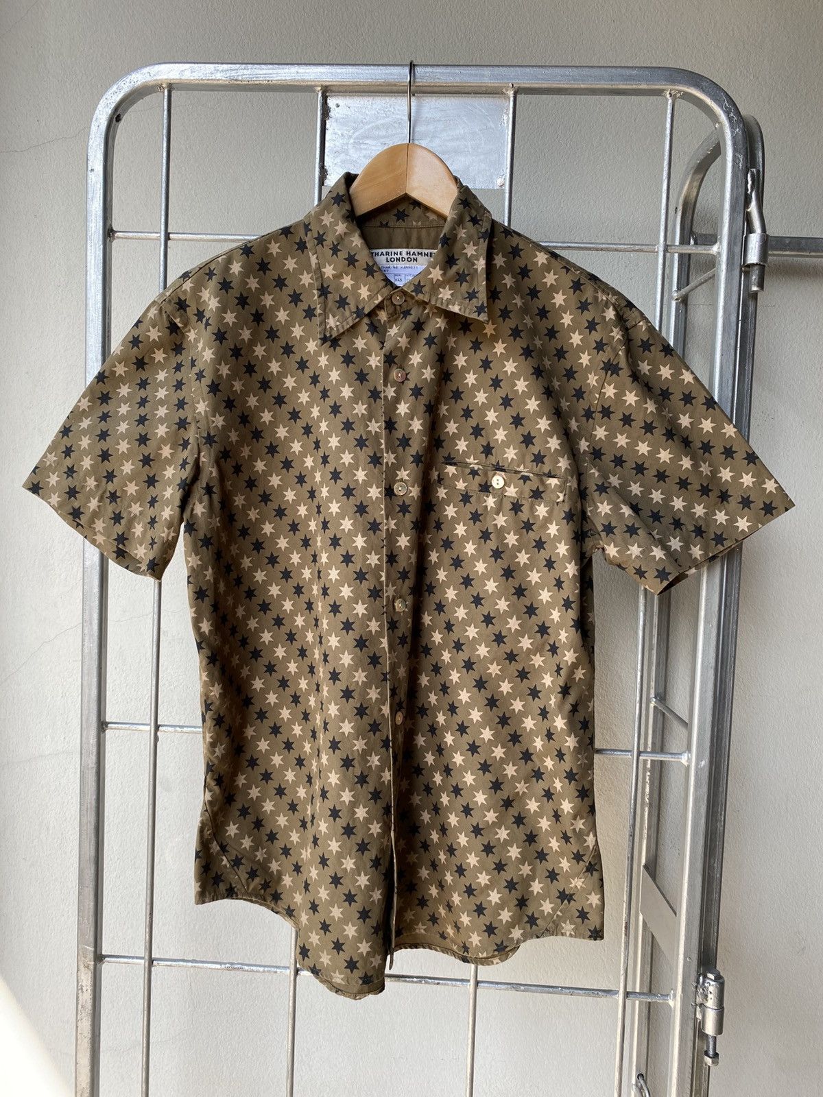 Katharine Hamnett London KATHARINE HAMNETT Khaki Star Print Short-Sleeve Shirt Size US M / EU 48-50 / 2 - 9 Thumbnail
