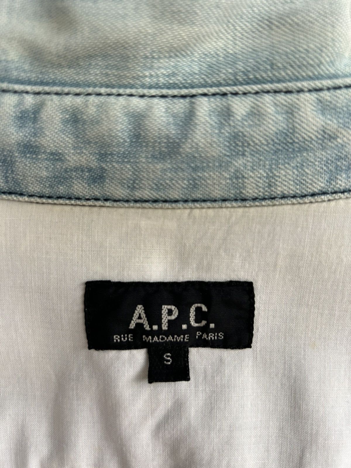 A.P.C. A.P.C Buttons Up Denim Shirt Size US S / EU 44-46 / 1 - 10 Thumbnail