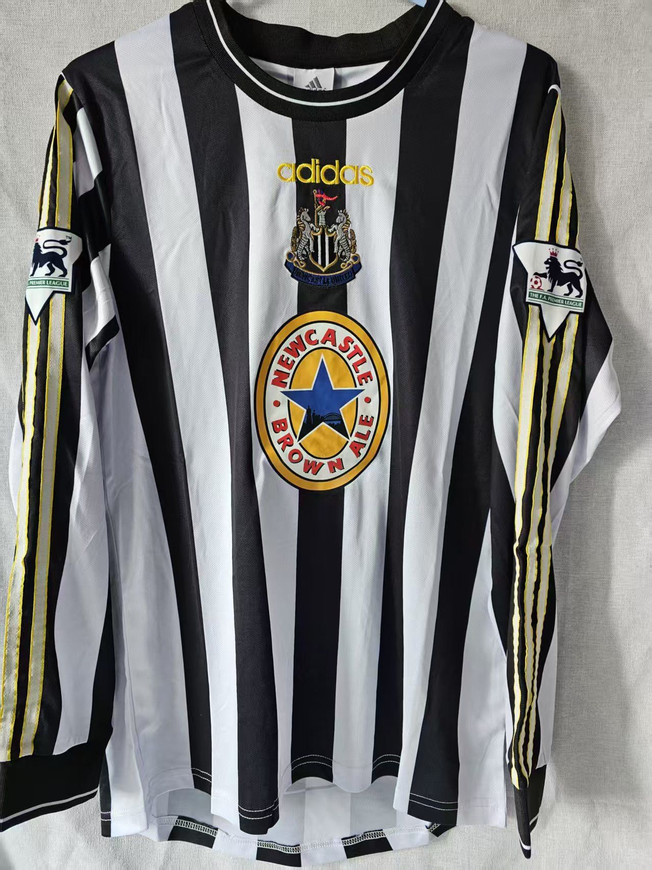 Other 1995 1996 Newcastle United 9 Alan Shearer Jersey S Size US S / EU 44-46 / 1 - 2 Thumbnail