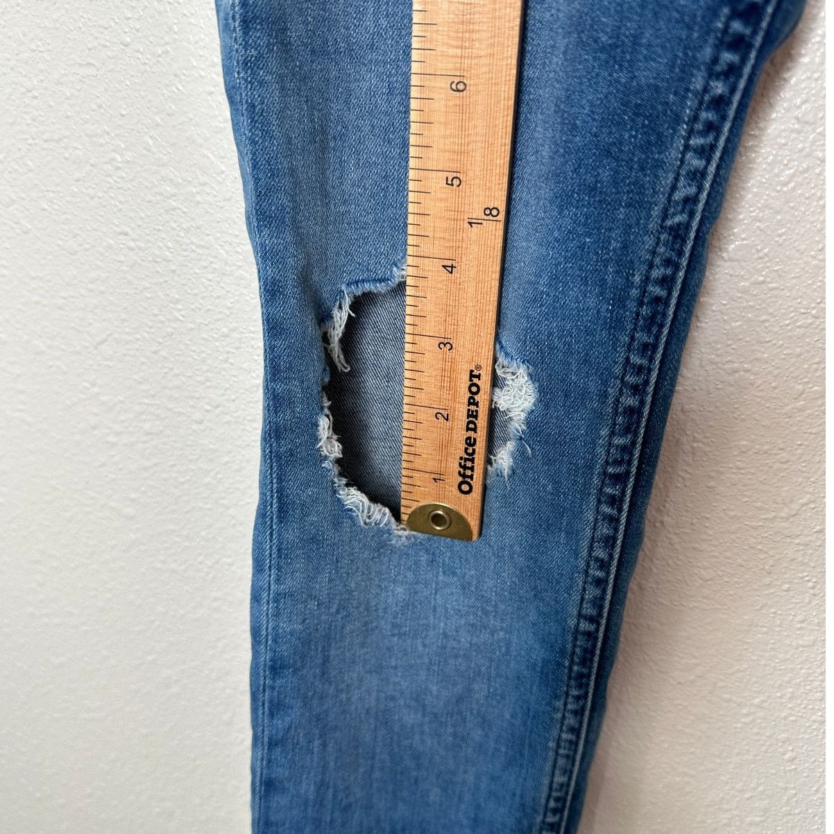 Free People Free People Medium Wash Distressed High Waist Skinny Jean 29 Size 29" - 12 Thumbnail