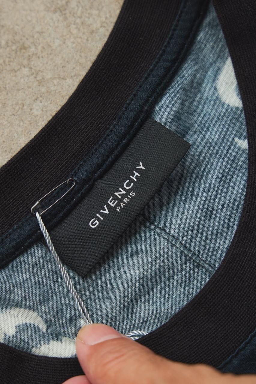Givenchy Givenchy Angel Crest T-shirt Size US S / EU 44-46 / 1 - 6 Thumbnail