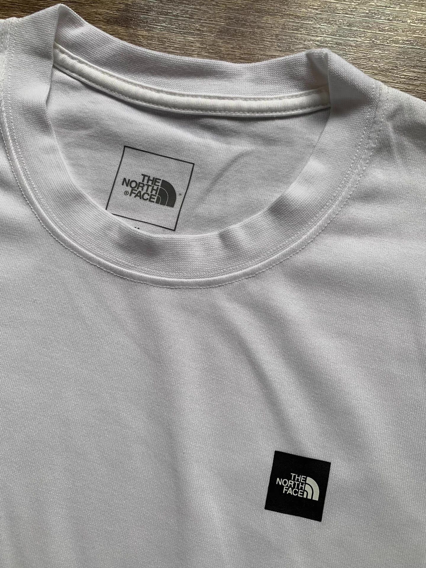 The North Face Unisex Short Sleeve Small Box Logo T-Shirt Ｑ22 Size US M / EU 48-50 / 2 - 3 Thumbnail