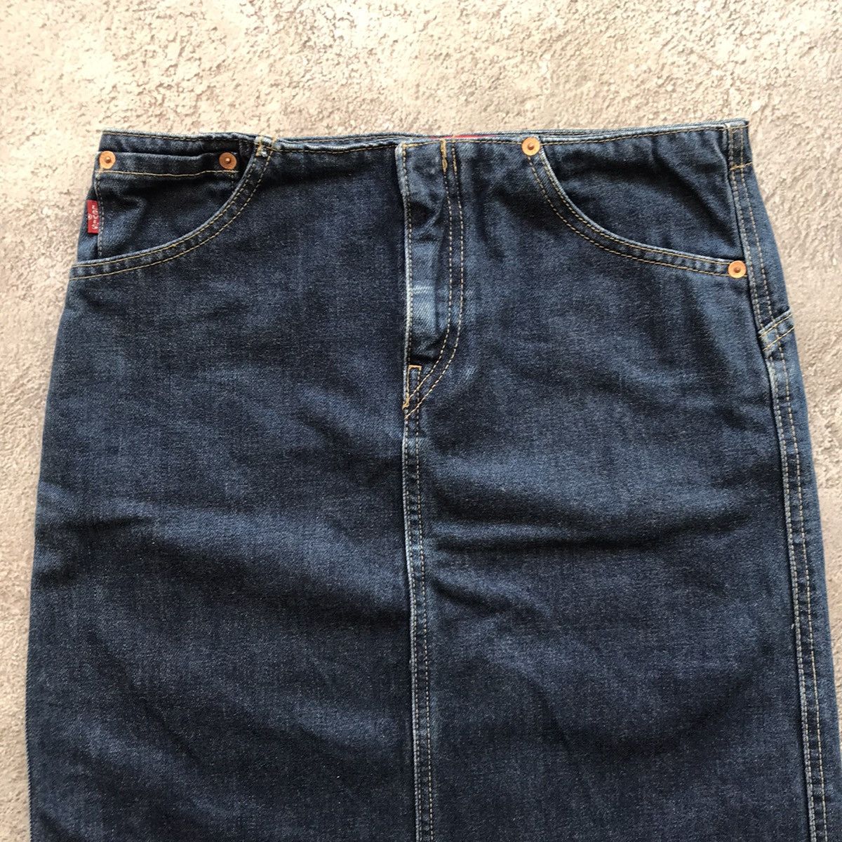 Vintage Vintage Levis Y2K Midi Skirt Thrashed Dark Wash Punk Boxy 27 Size 27" / US 4 / IT 40 - 3 Thumbnail