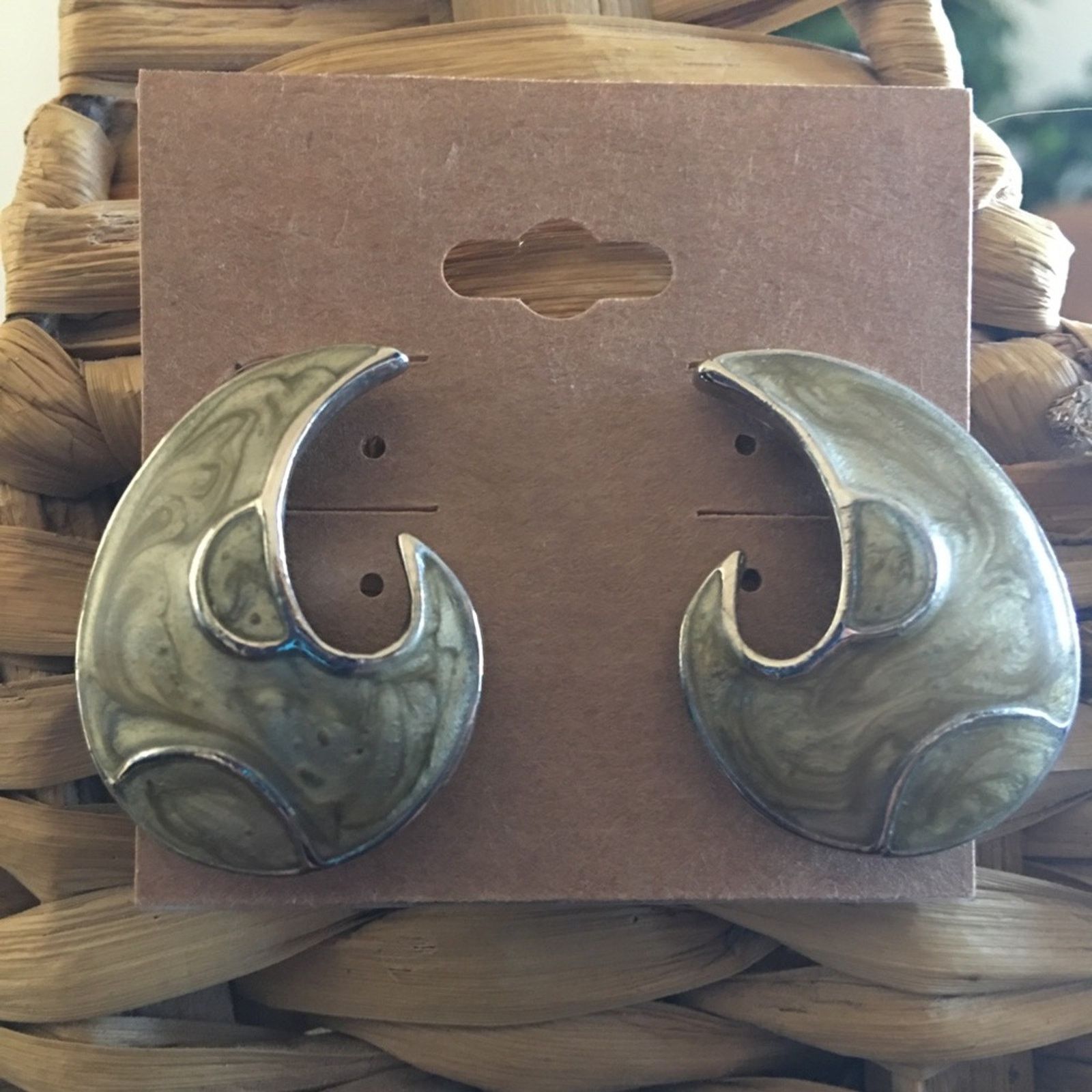 Vintage Vintage sage green enamel pierced earrings Size ONE SIZE - 1 Thumbnail