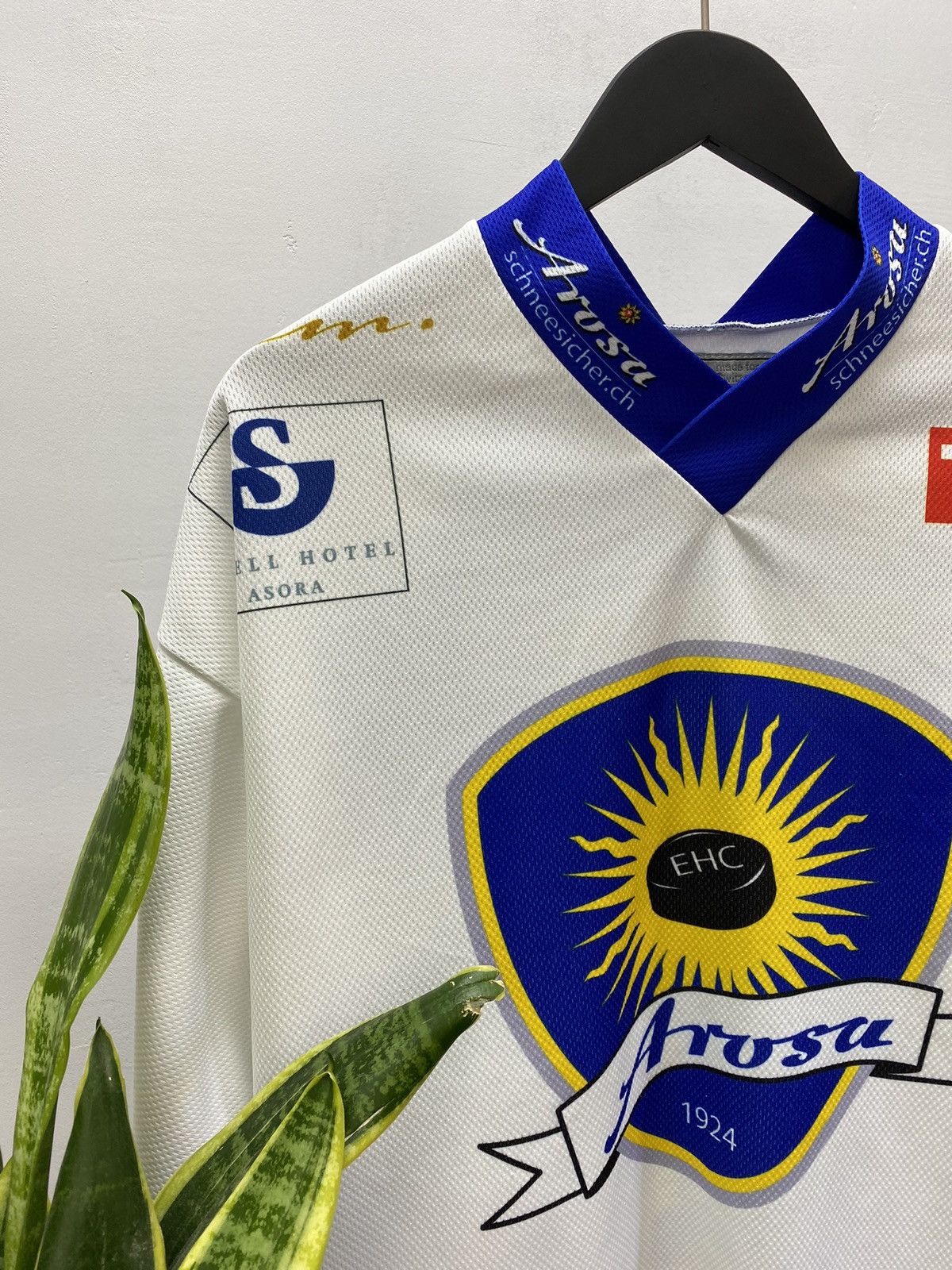 NHL × Vintage EHC AROSA HOCKEY SHIRT JERSEY OCHSNER SIZE M #1 SUSSANNE Size US M / EU 48-50 / 2 - 19 Thumbnail