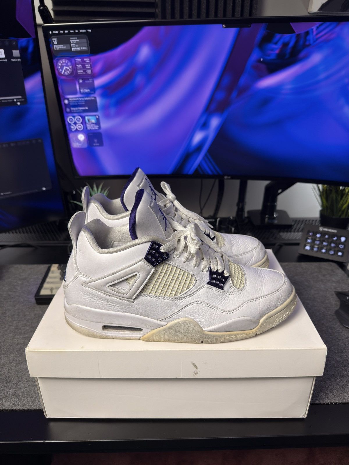 Jordan Brand Jordan 4 Metallic Purple Size US 11 / EU 44 - 1 Thumbnail