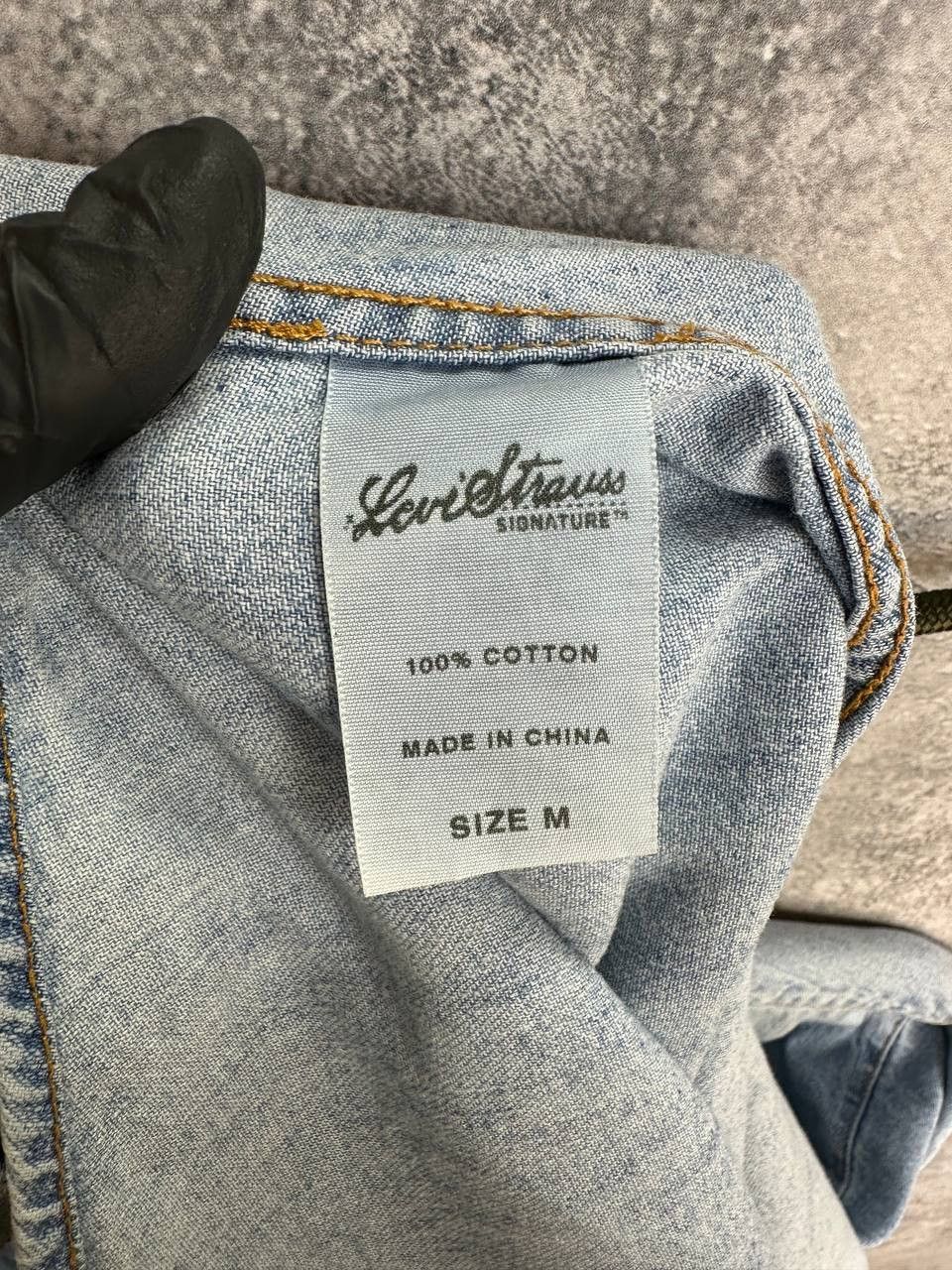 Levi's Vintage Clothing Levi’s Signature Denim Shirt Light Wash Cotton Short Sleeve Size US M / EU 48-50 / 2 - 11 Thumbnail