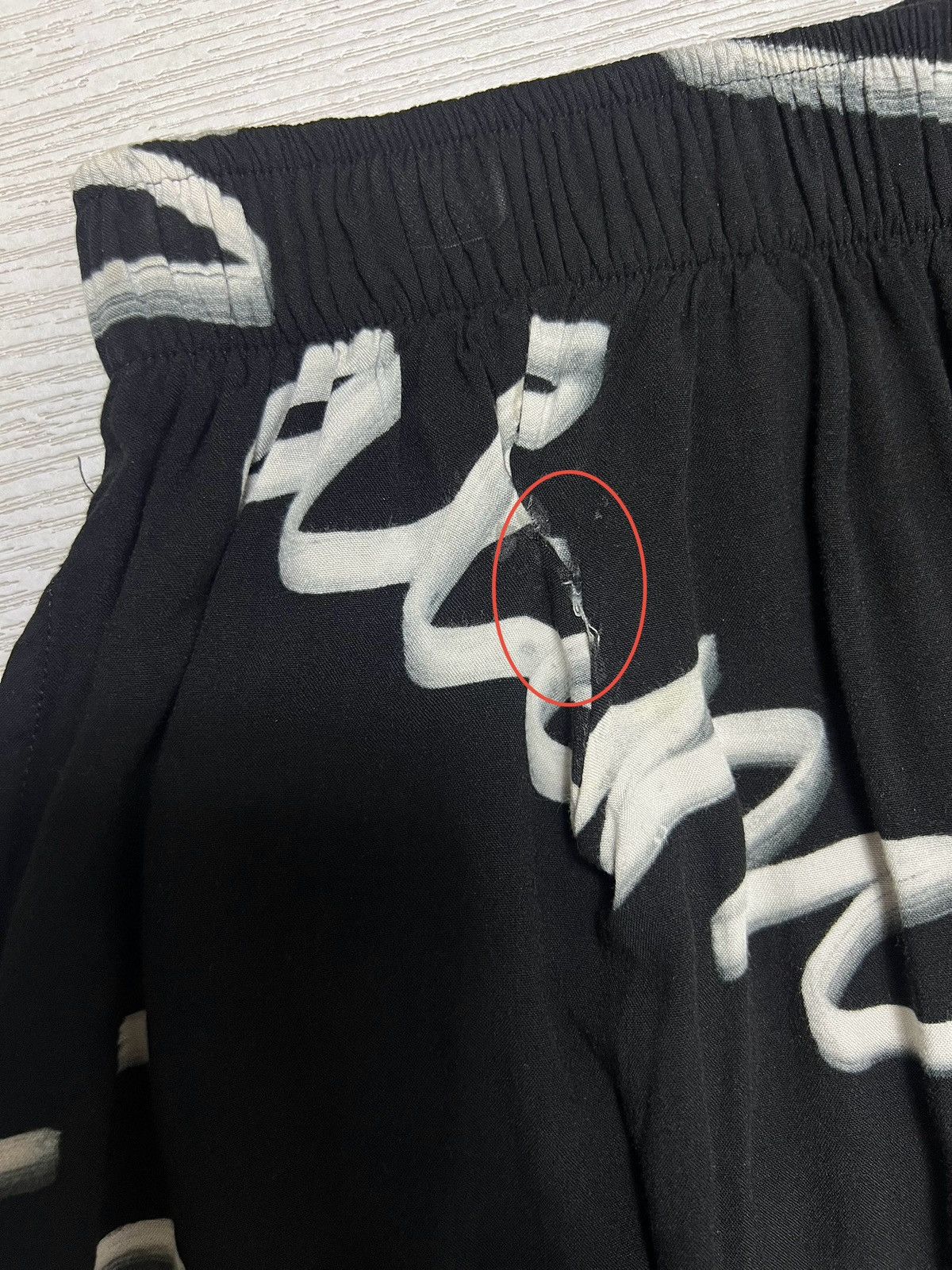 Balenciaga Balenciaga - Scribble Logo Bermuda Shorts Size US 30 / EU 46 - 5 Thumbnail