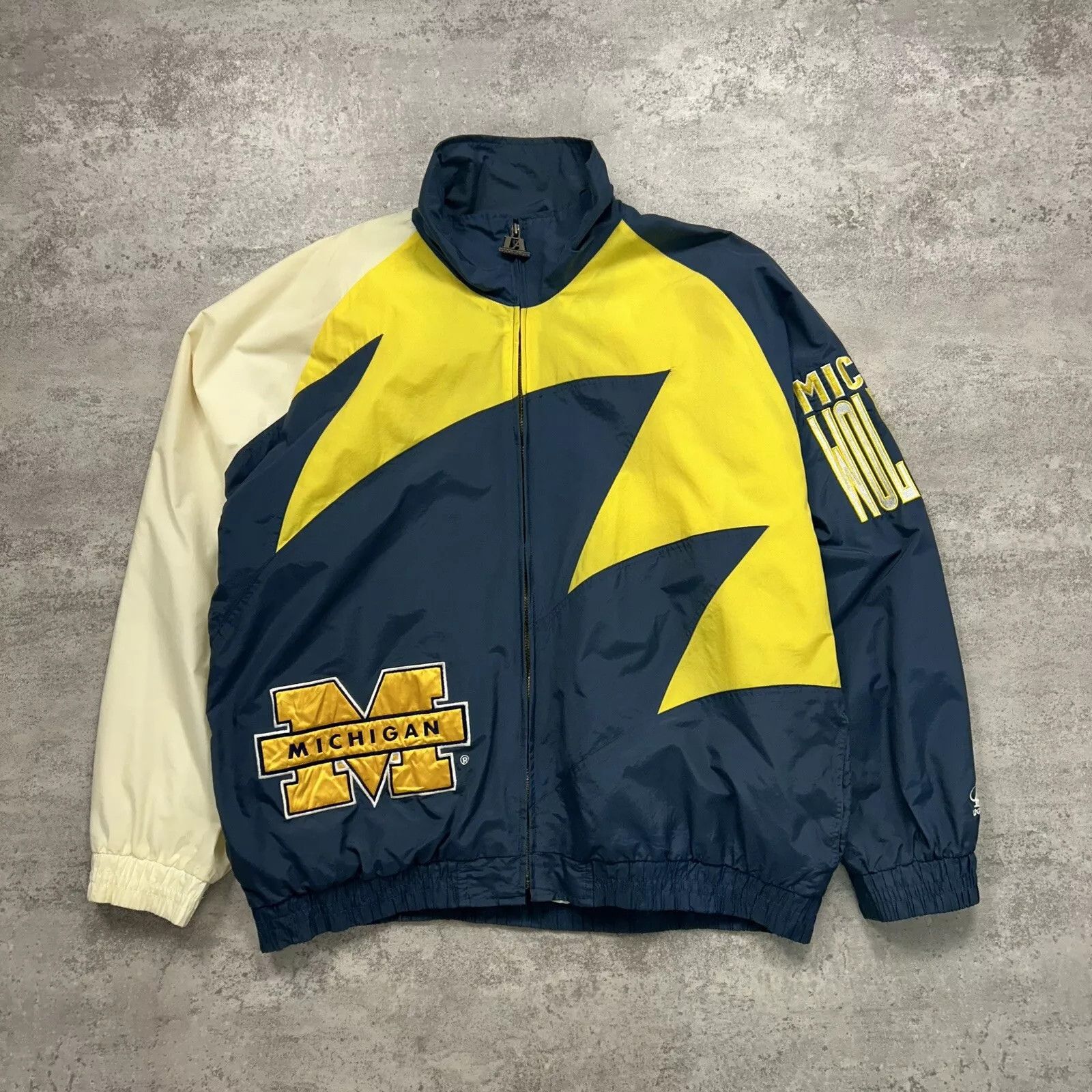 NCAA × Vintage MICHIGAN WOLVERINES LOGO ATHLETIC SHARK TOOTH JACKET SPLASH Size US XL / EU 56 / 4 - 1 Thumbnail