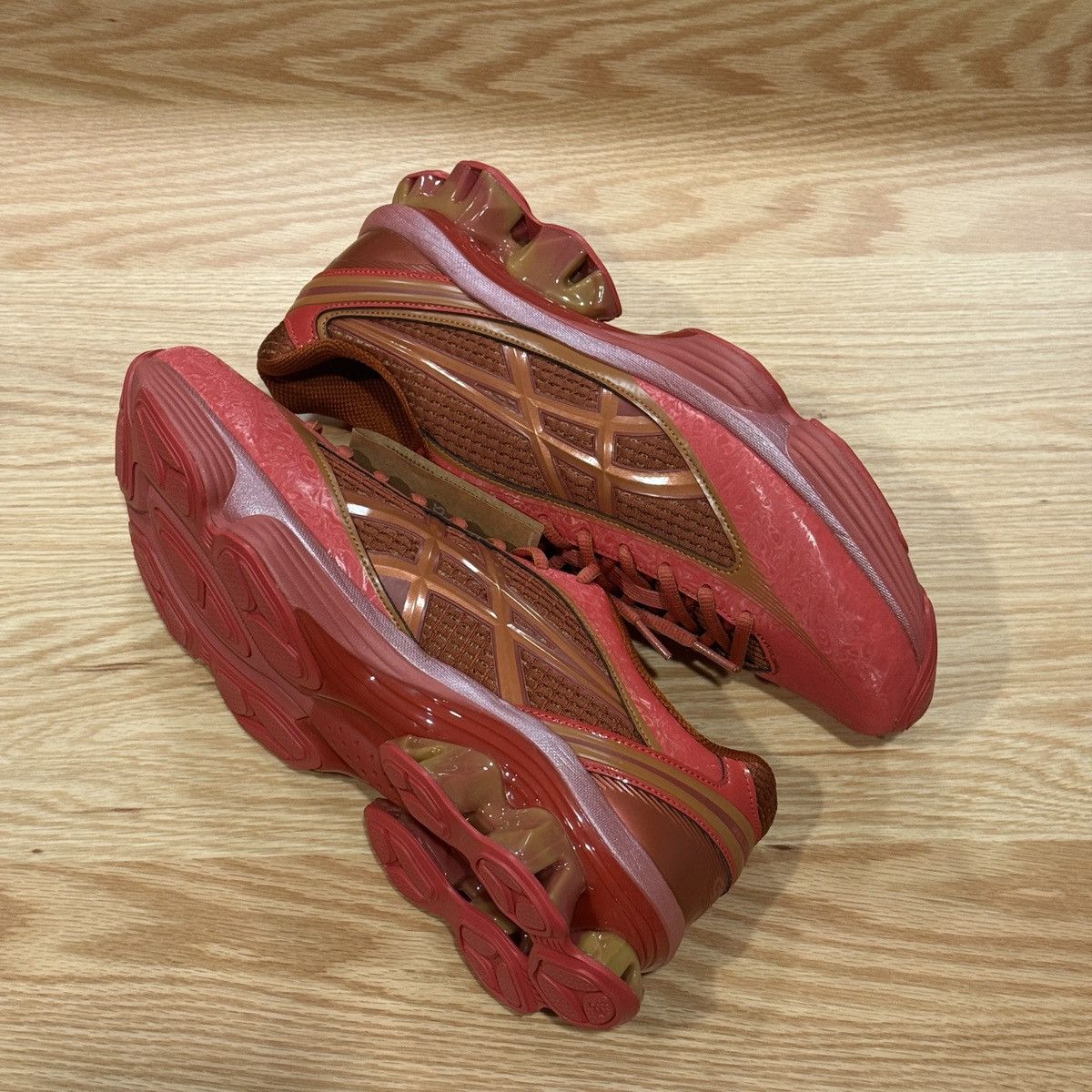 Asics × Kiko Kostadinov ASICS Kiko Kostadinov x US6-S Gel Kinetic Fluent Cayenne Size US 8 / EU 41 - 4 Thumbnail